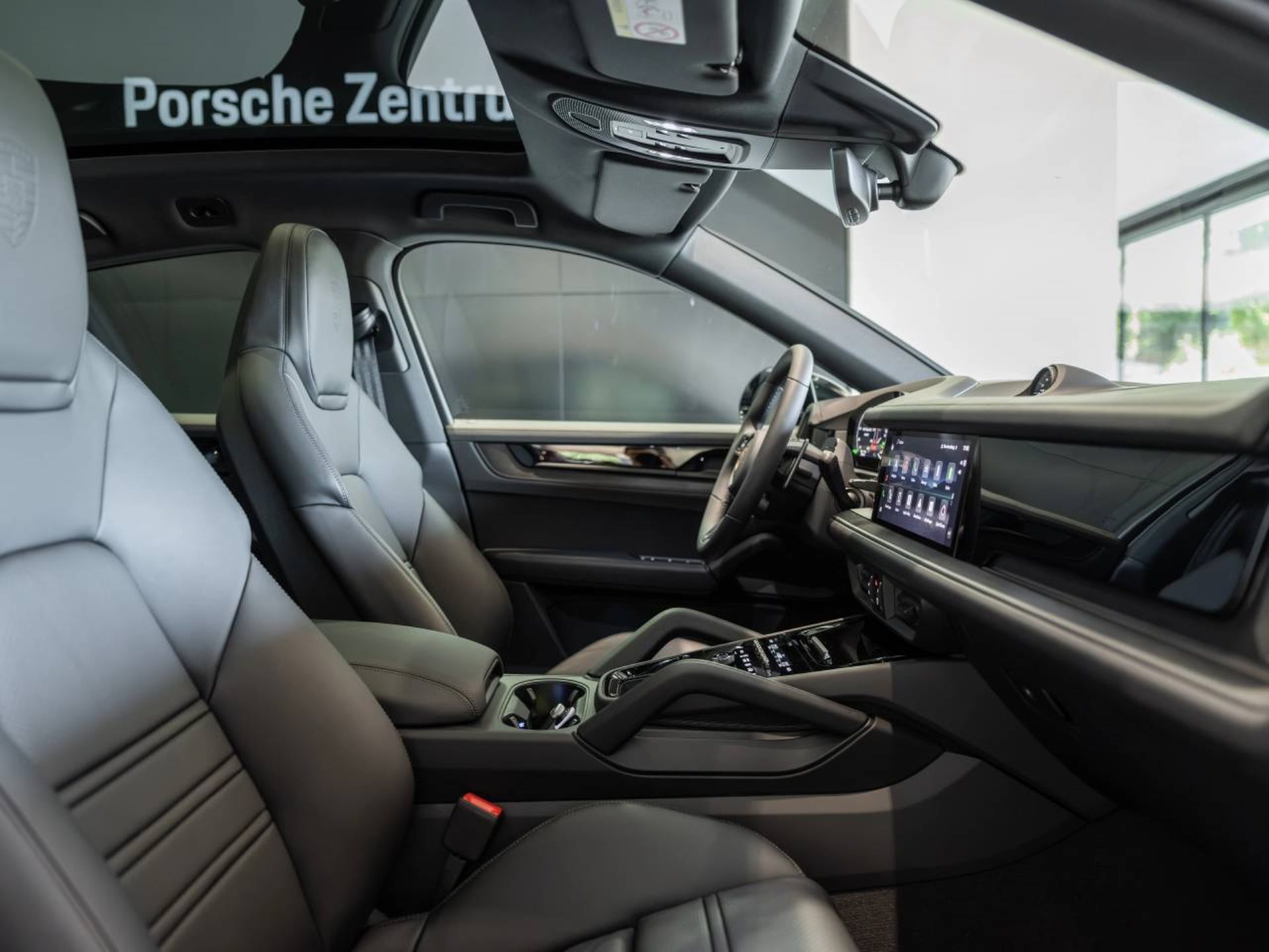 PORSCHE Cayenne E-Hybrid Coupé Black Edition-image-17