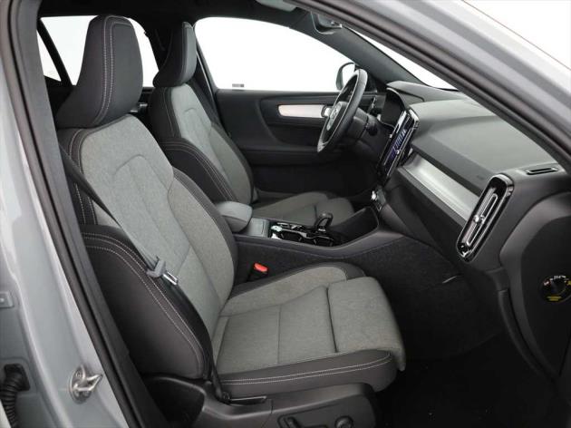 VOLVO XC40 B4 Benzin Mild Hybrid Plus Dark DCT-image-3