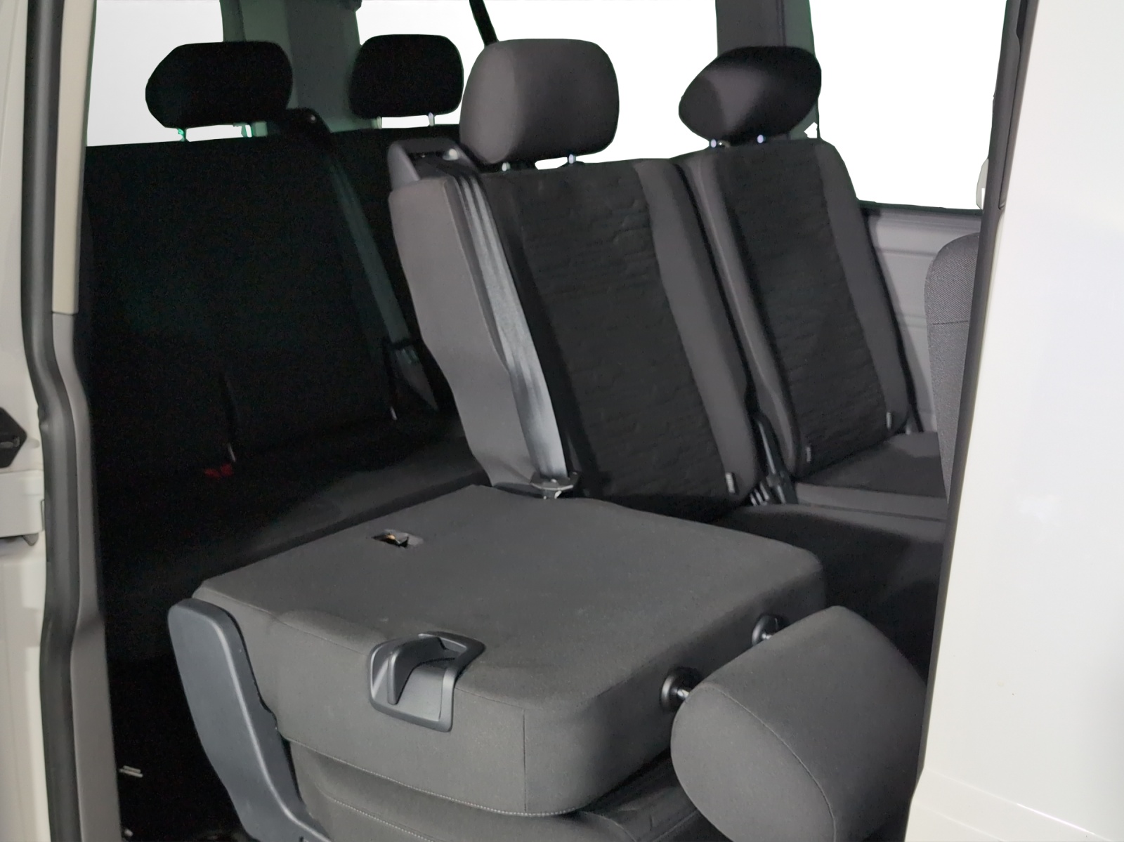 VW T6.1 Caravelle 2.0 TDI Highline 4Motion-image-8