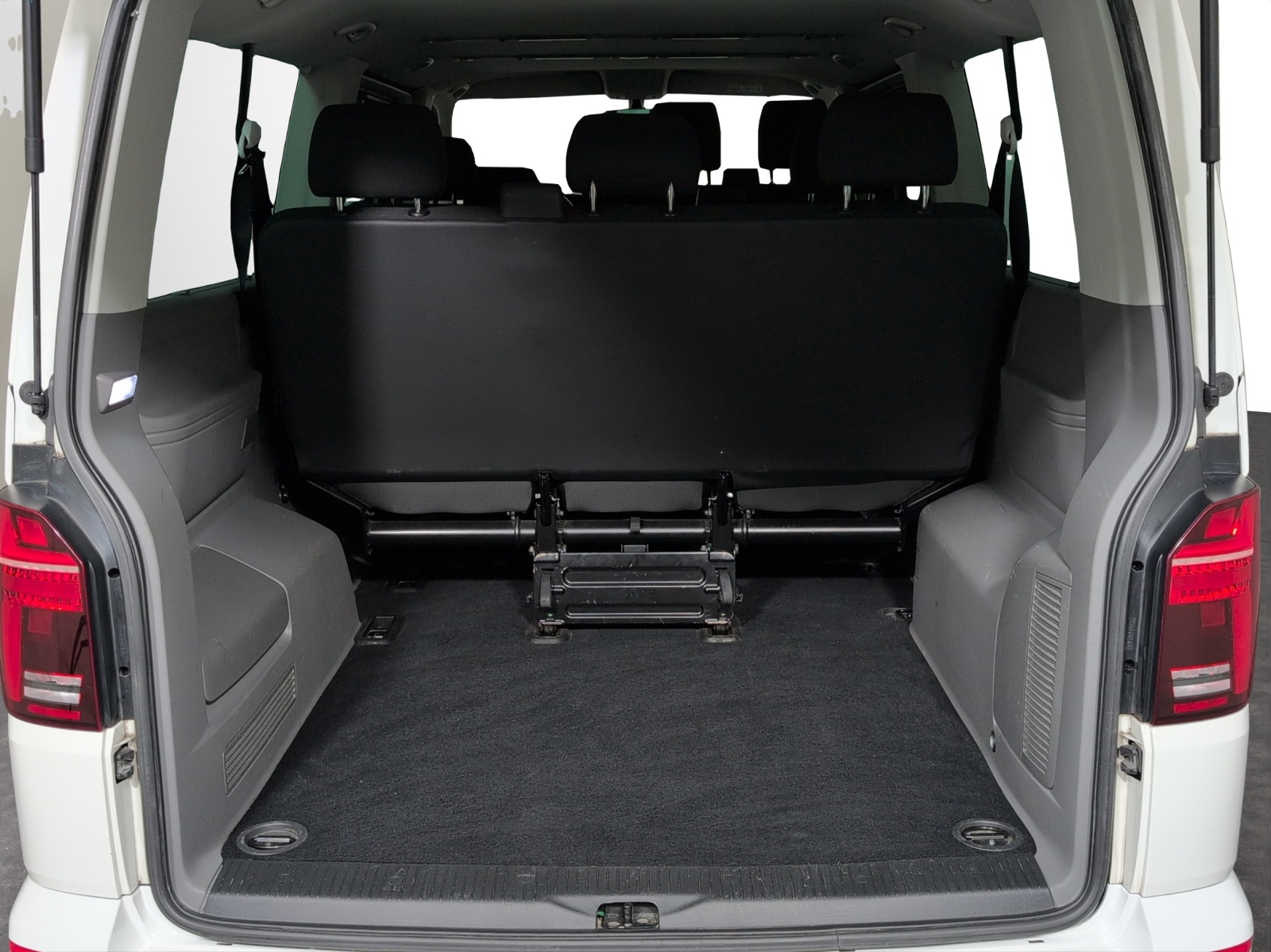 VW T6.1 Caravelle 2.0 TDI Highline 4Motion-image-14