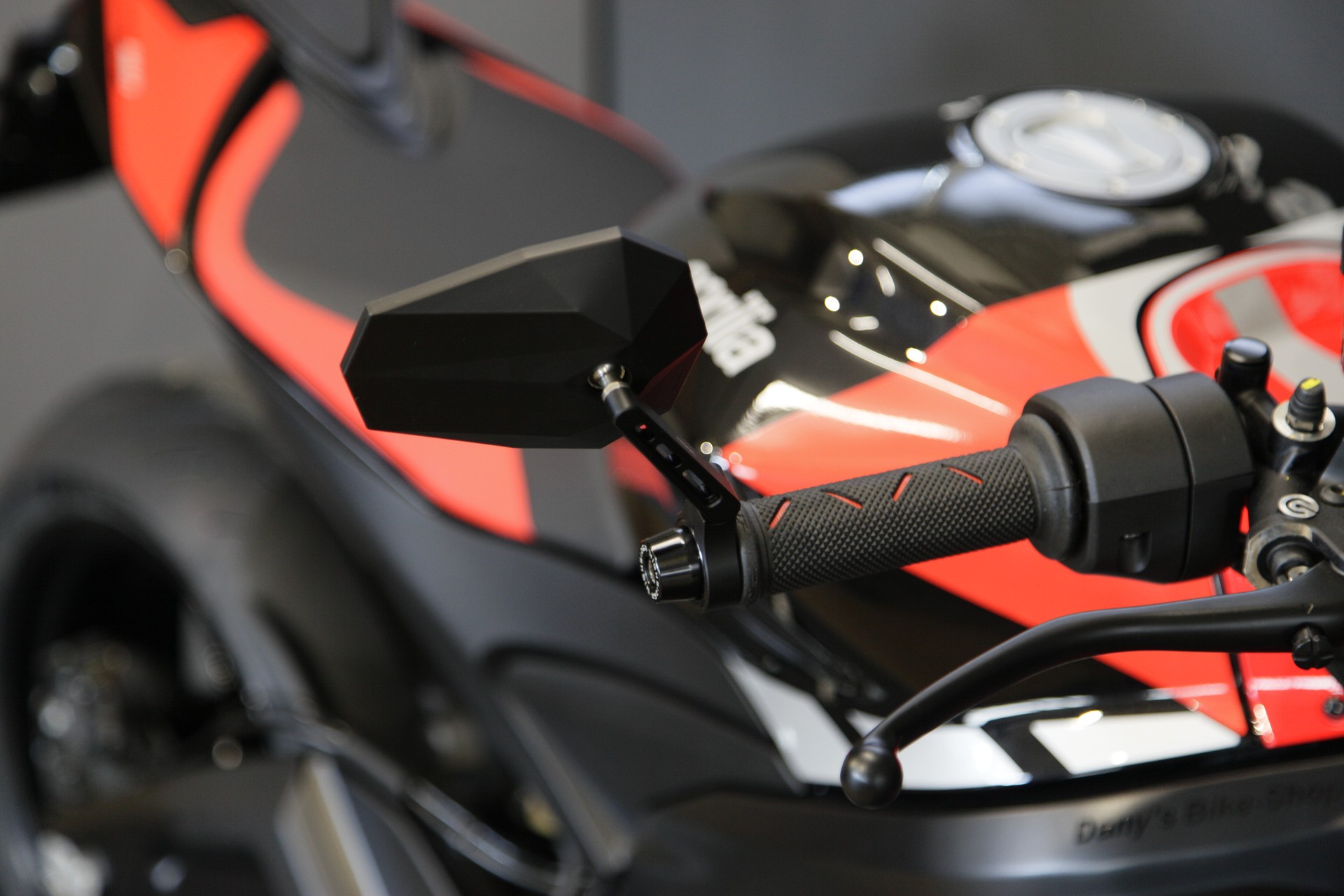 APRILIA Tuono 660 E5+ Factory (105ps)-showroom-element-3