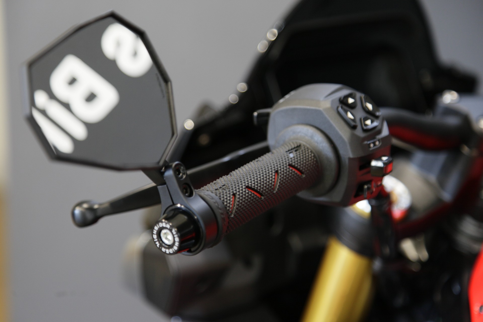 APRILIA Tuono 660 E5+ Factory (105ps)-image-4