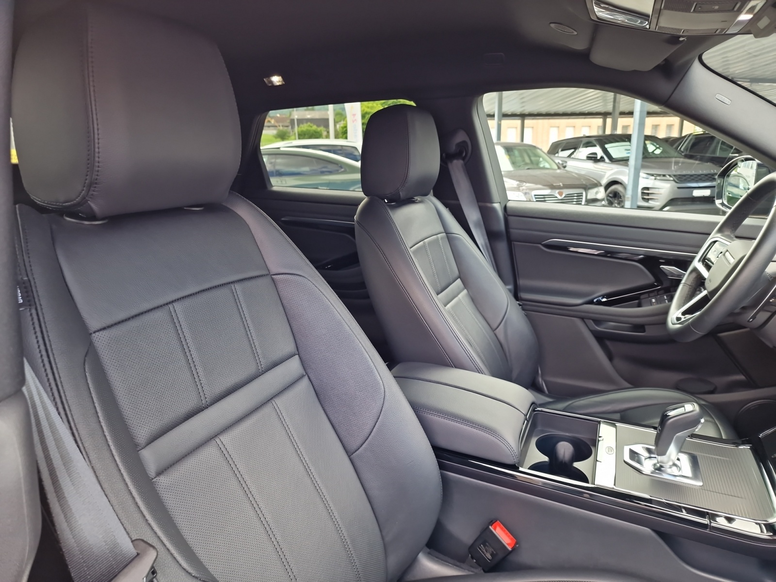 LAND ROVER Range Rover Evoque R-Dynamic P 200 SE BLACK EDITION-image-18