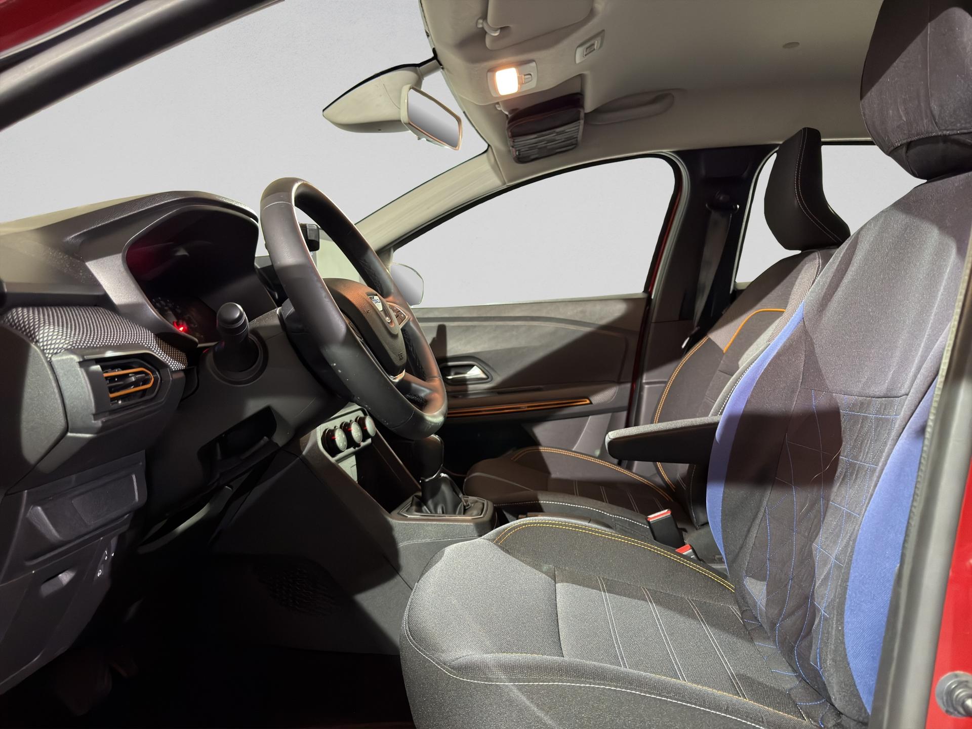 DACIA Sandero Stepway TCe 90 Comfort CVT-image-8