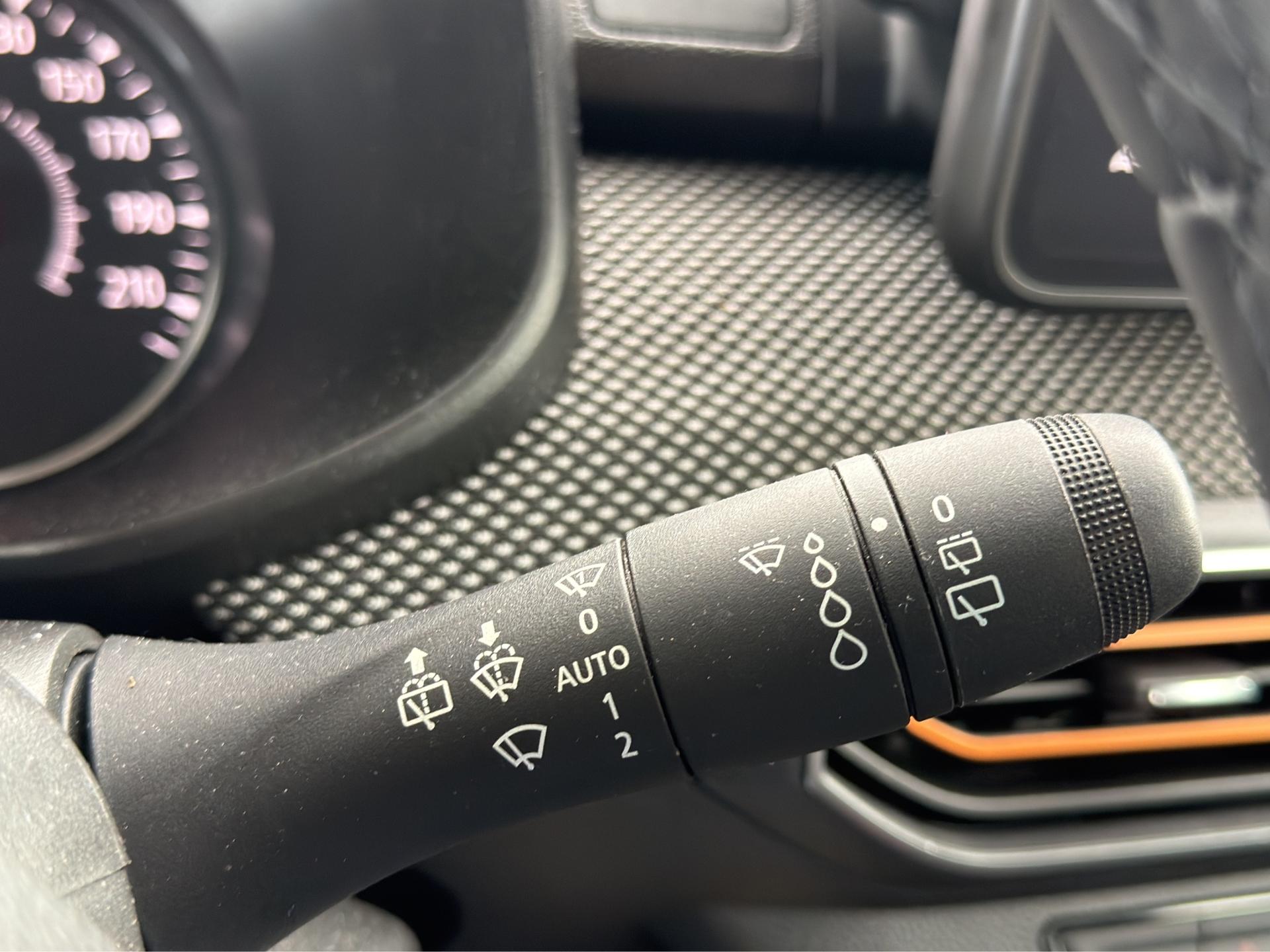 DACIA Sandero Stepway TCe 90 Comfort CVT-image-18