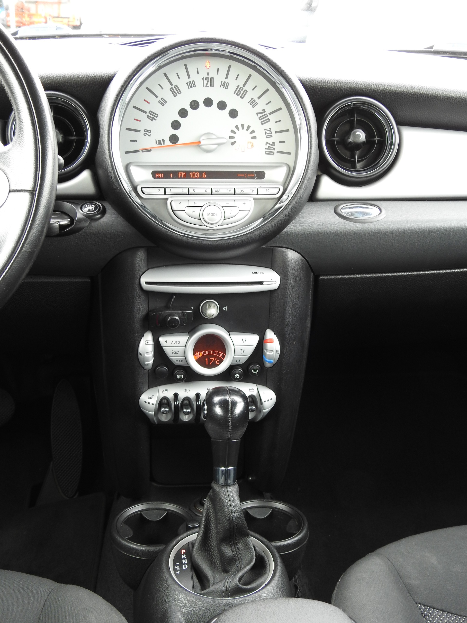 MINI Cooper-image-16