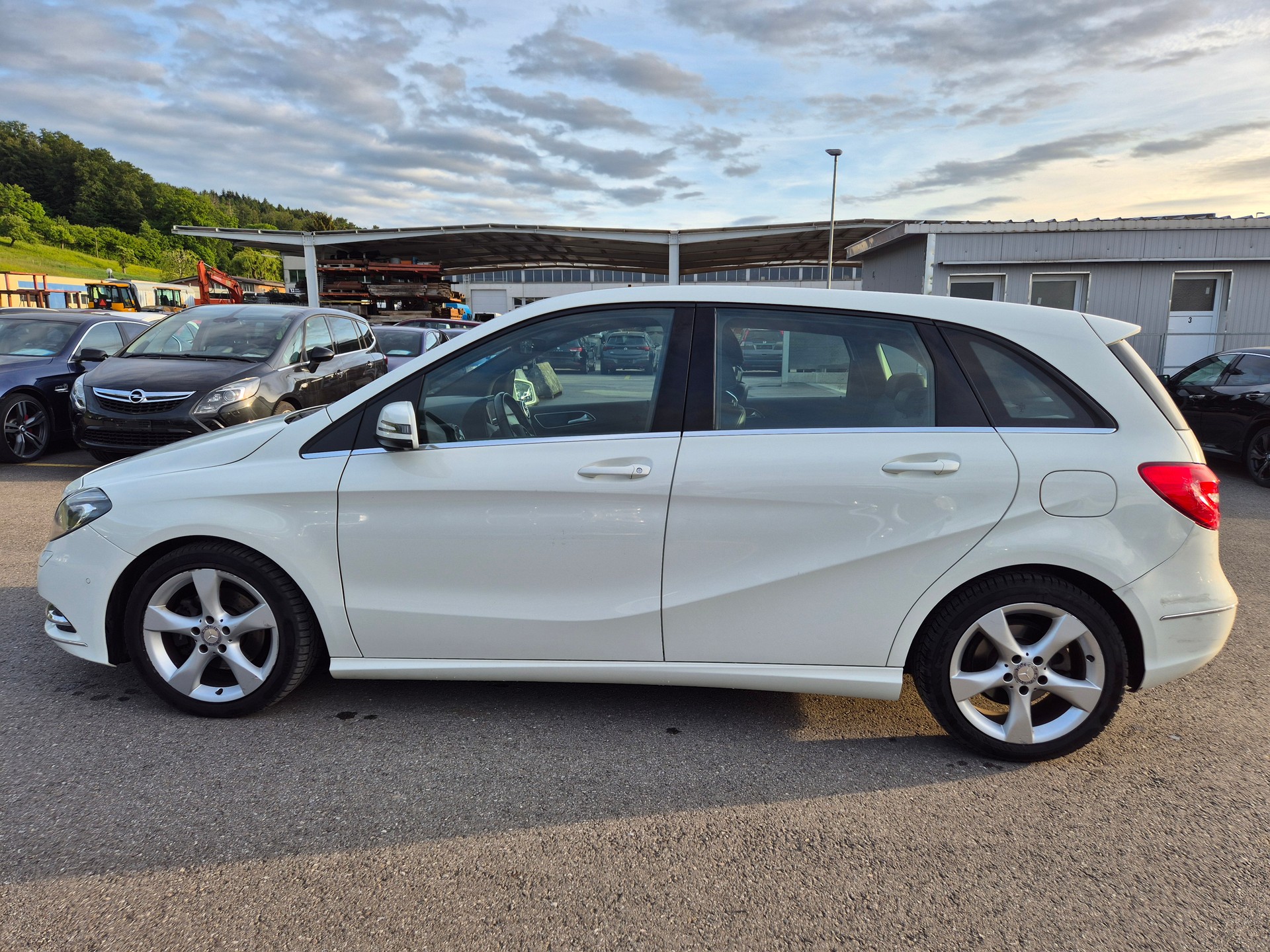 MERCEDES-BENZ B 180 CDI-image-11