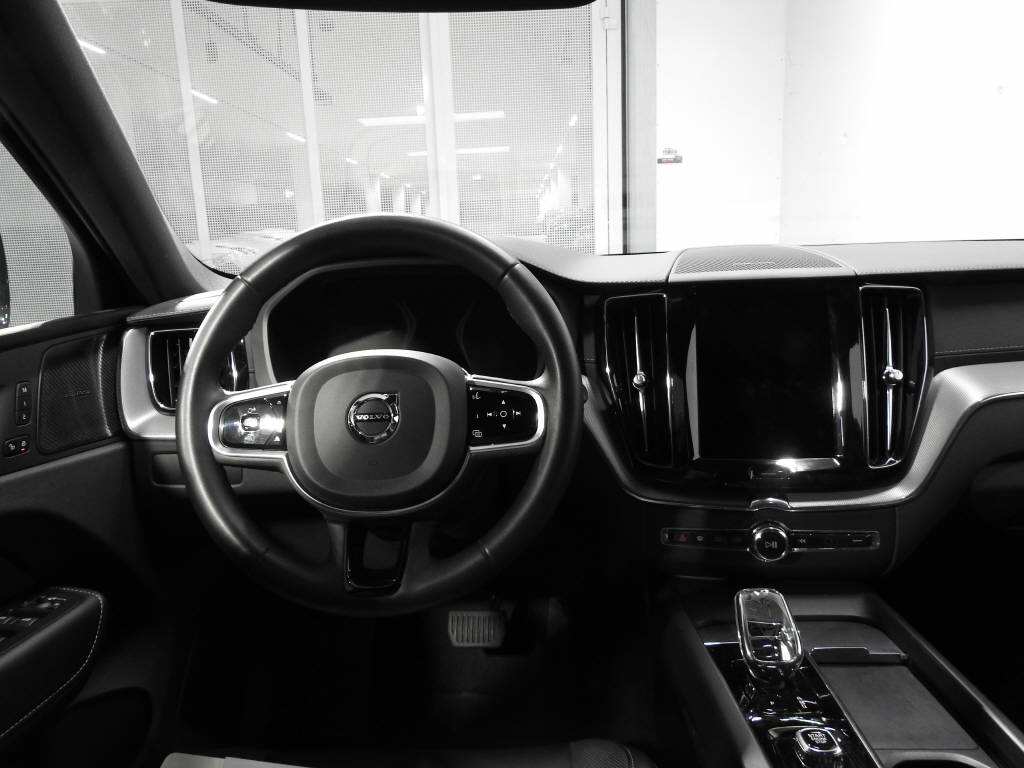VOLVO XC60 2.0 B5 MH Ultimate Dark AWD-image-6