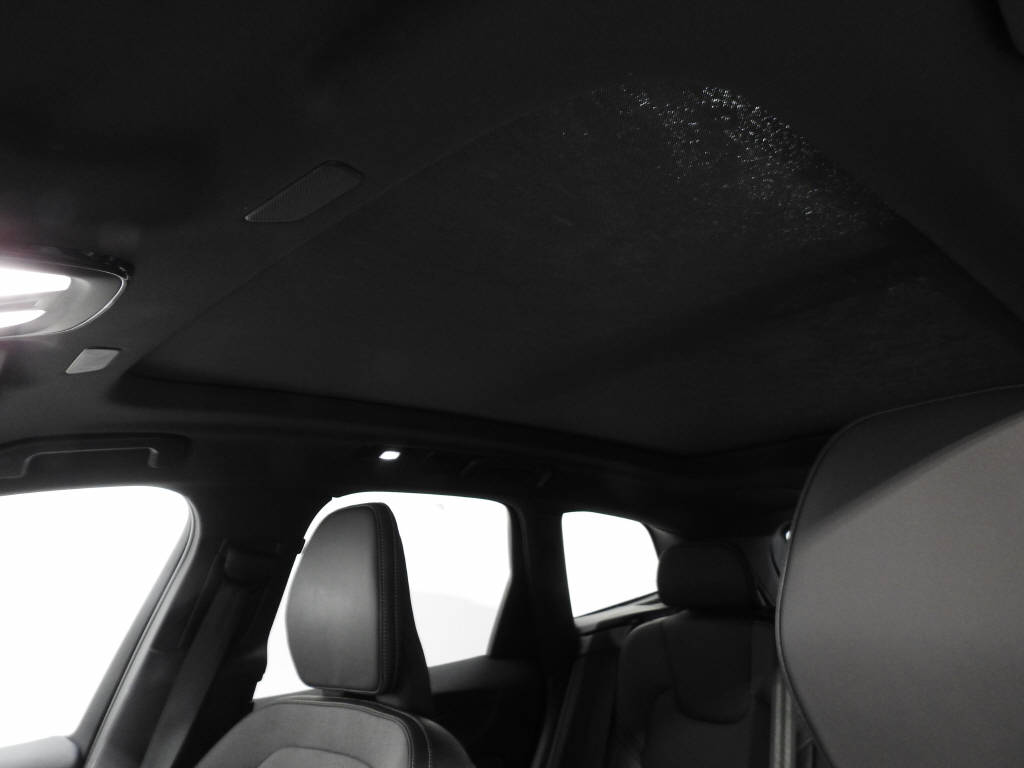 VOLVO XC60 2.0 B5 MH Ultimate Dark AWD-image-10