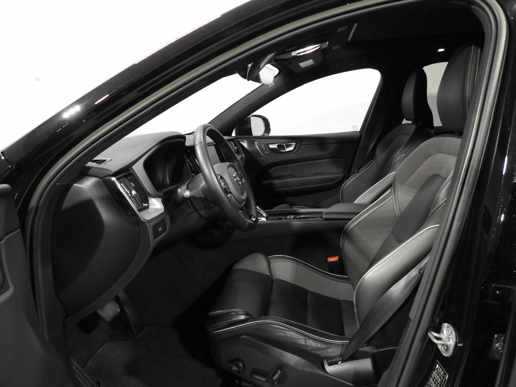 VOLVO XC60 2.0 B5 MH Ultimate Dark AWD-image-7