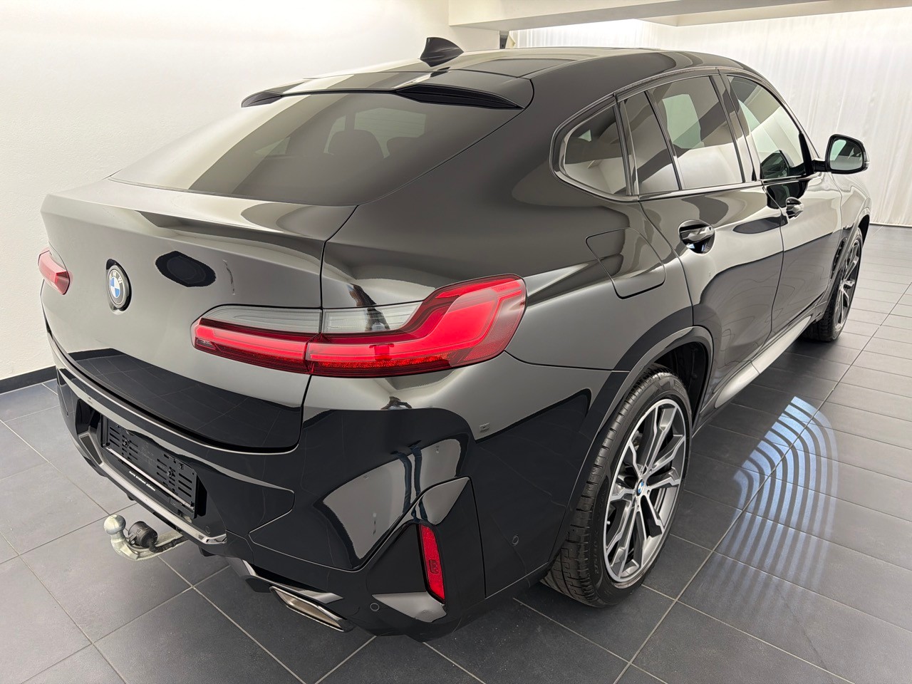 BMW X4 xDrive 48V 20d M Sport-showroom-element-2