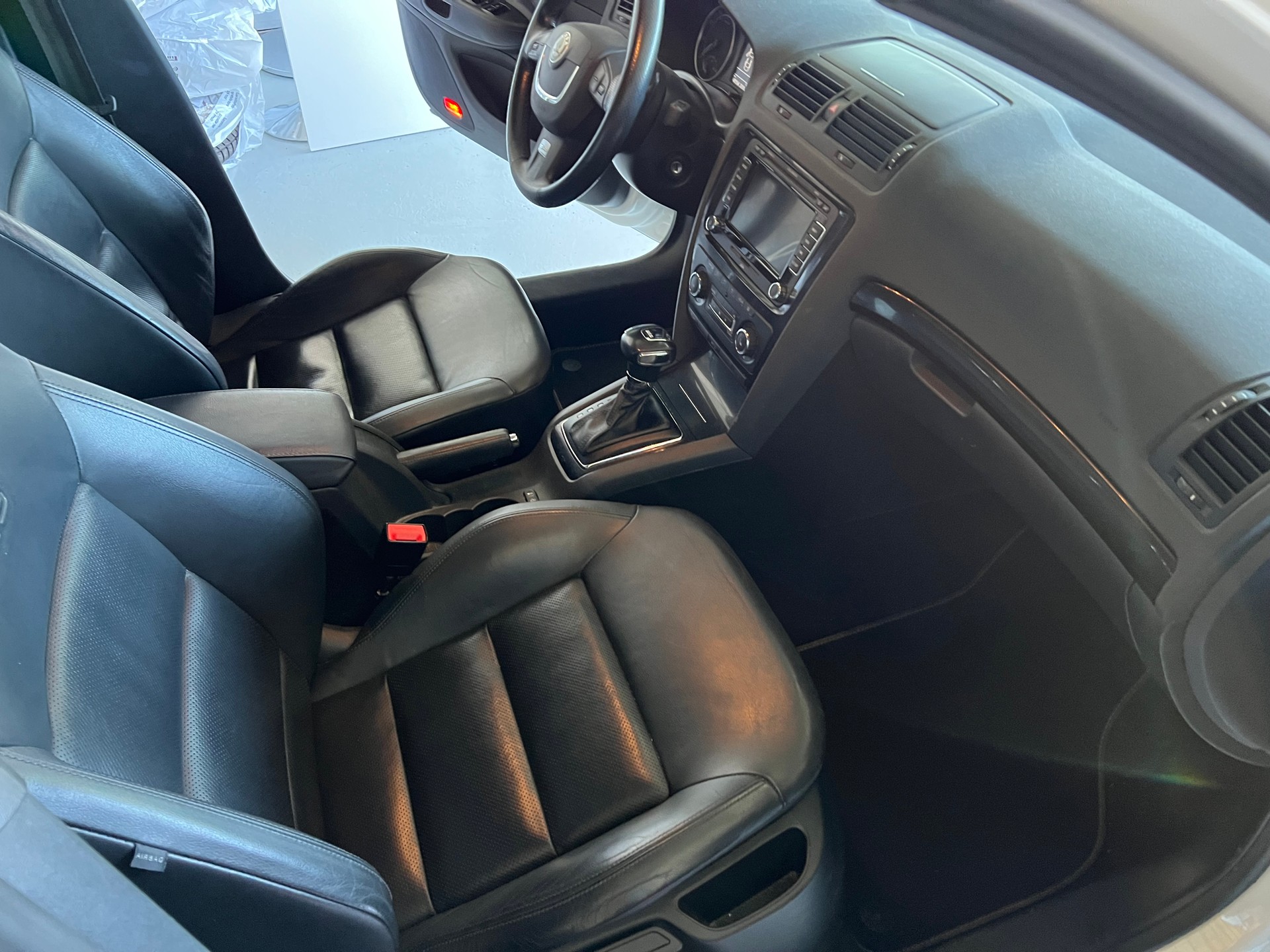 SKODA Octavia Combi 2.0 TSI RS DSG *** Navigation * Leder * 8 fachbereift * mit frisch ab MFK * 1 Jahr Garantie möglich ***-image-12