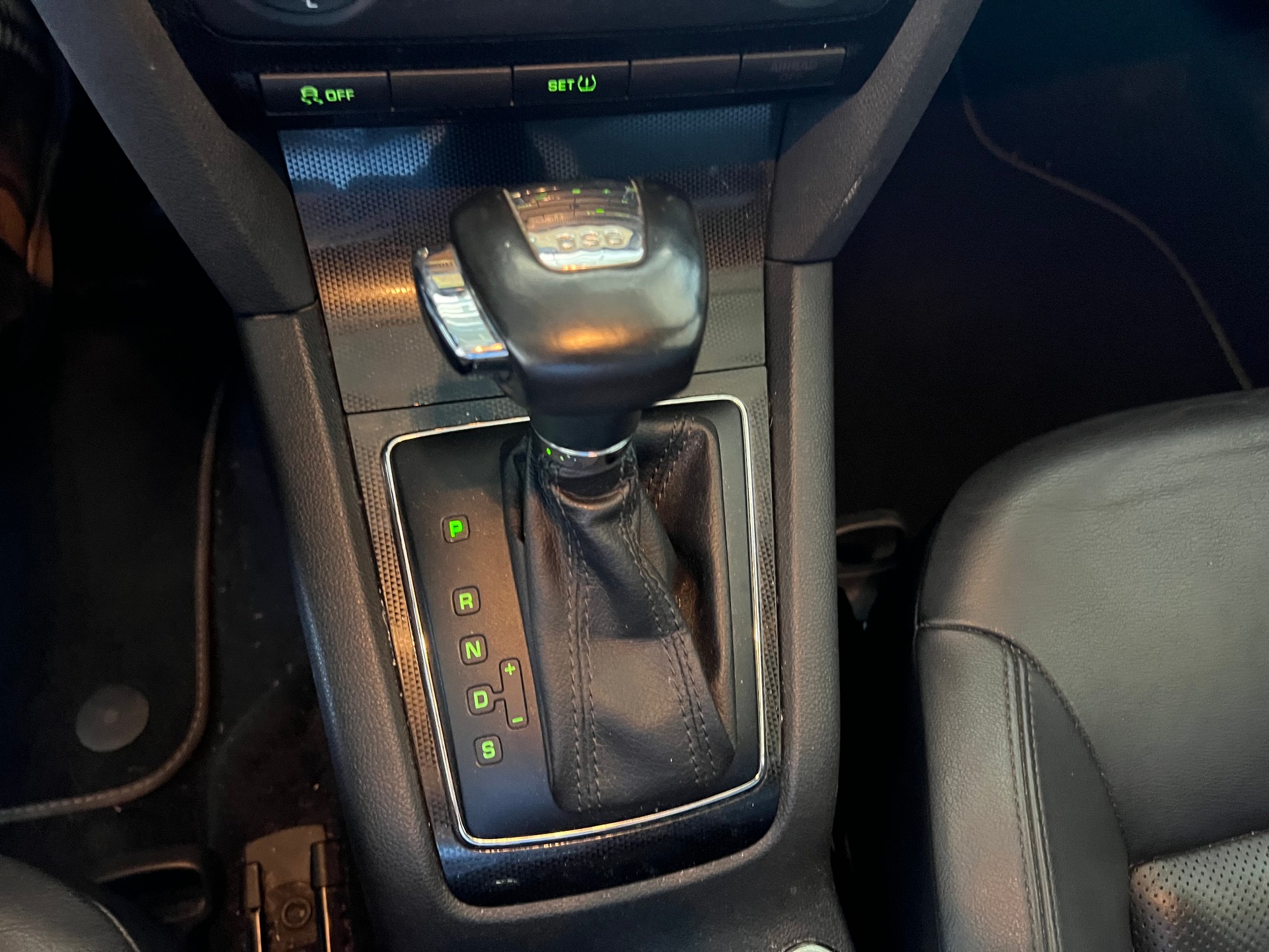 SKODA Octavia Combi 2.0 TSI RS DSG *** Navigation * Leder * 8 fachbereift * mit frisch ab MFK * 1 Jahr Garantie möglich ***-image-18