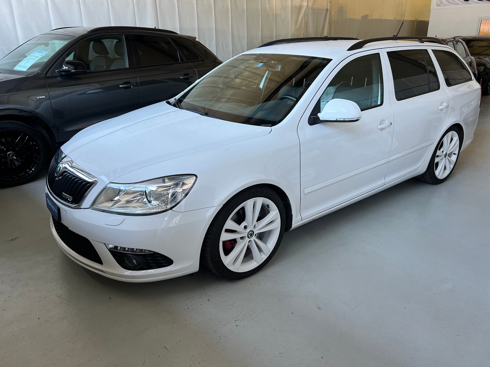 SKODA Octavia Combi 2.0 TSI RS DSG *** Navigation * Leder * 8 fachbereift * mit frisch ab MFK * 1 Jahr Garantie möglich ***