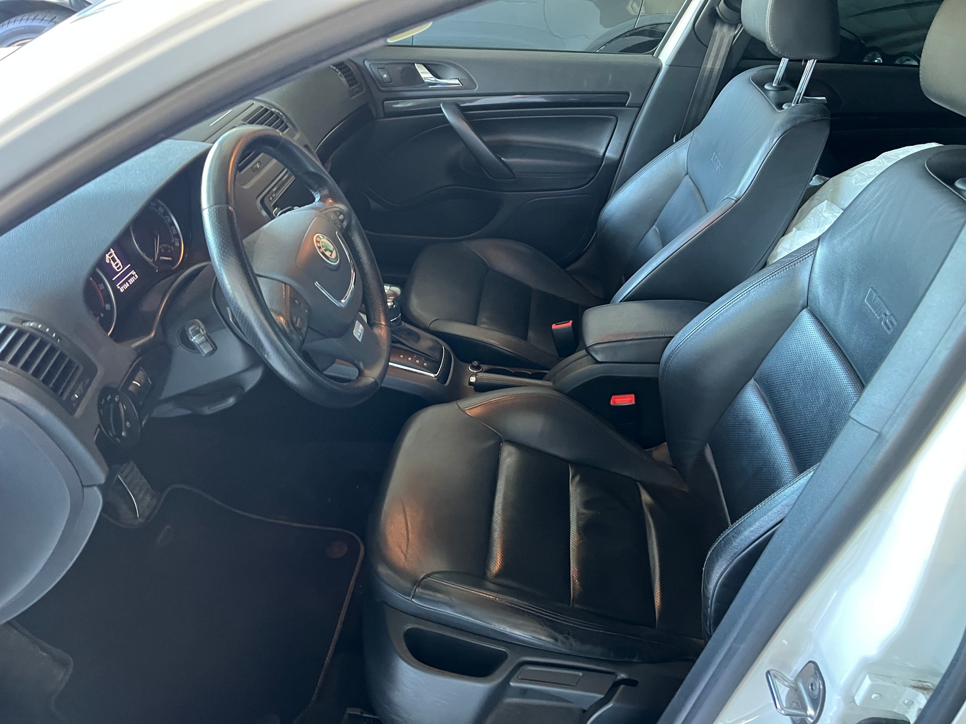 SKODA Octavia Combi 2.0 TSI RS DSG *** Navigation * Leder * 8 fachbereift * mit frisch ab MFK * 1 Jahr Garantie möglich ***-image-8
