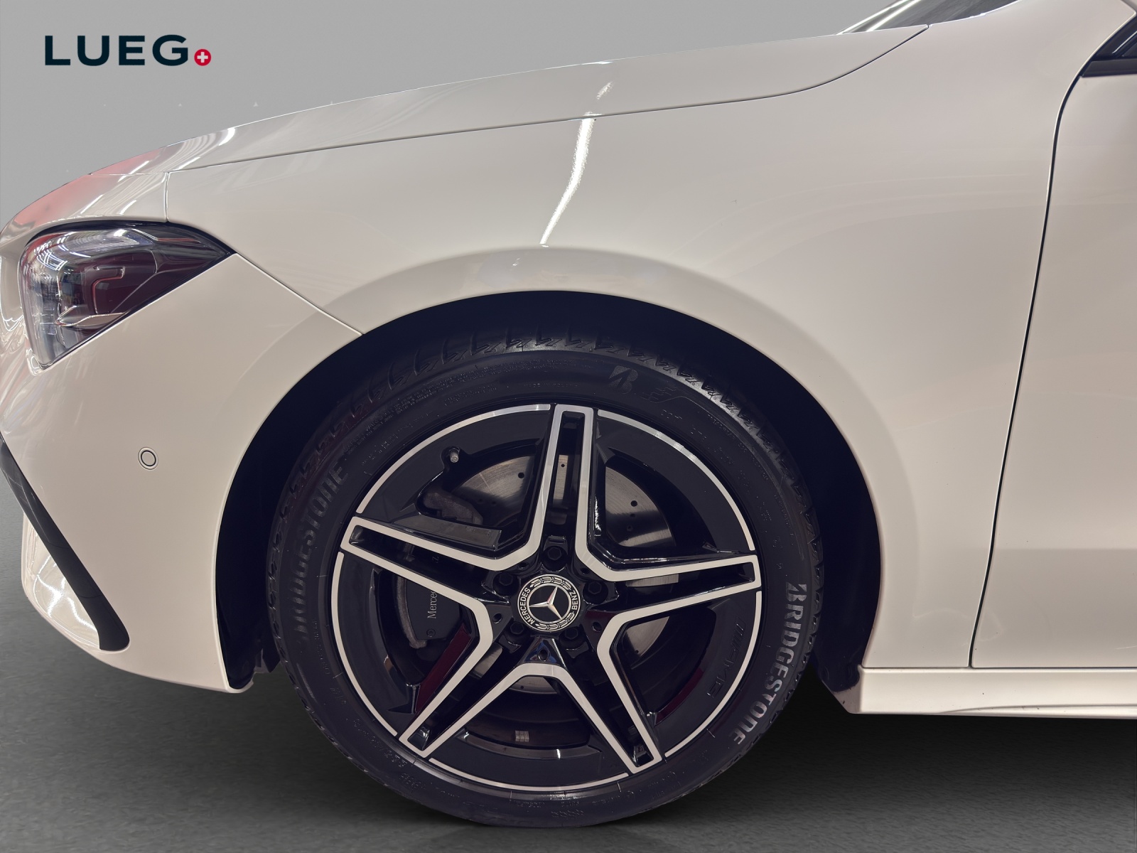 MERCEDES-BENZ CLA 220 4M - AMG / Rückfahrkamera / Standheizung / Panorama-Dach-image-6