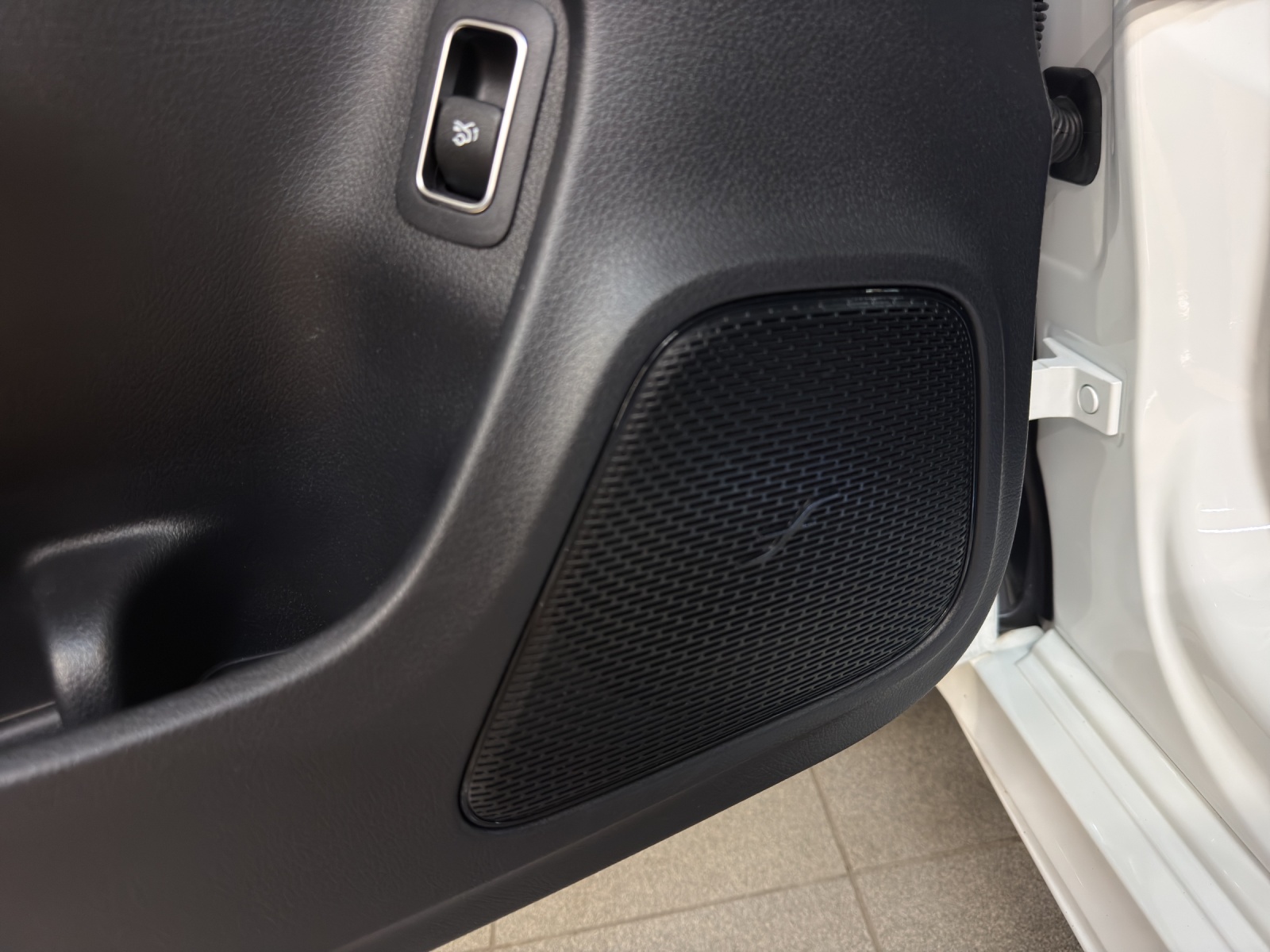 MERCEDES-BENZ CLA 220 4M - AMG / Rückfahrkamera / Standheizung / Panorama-Dach-image-15