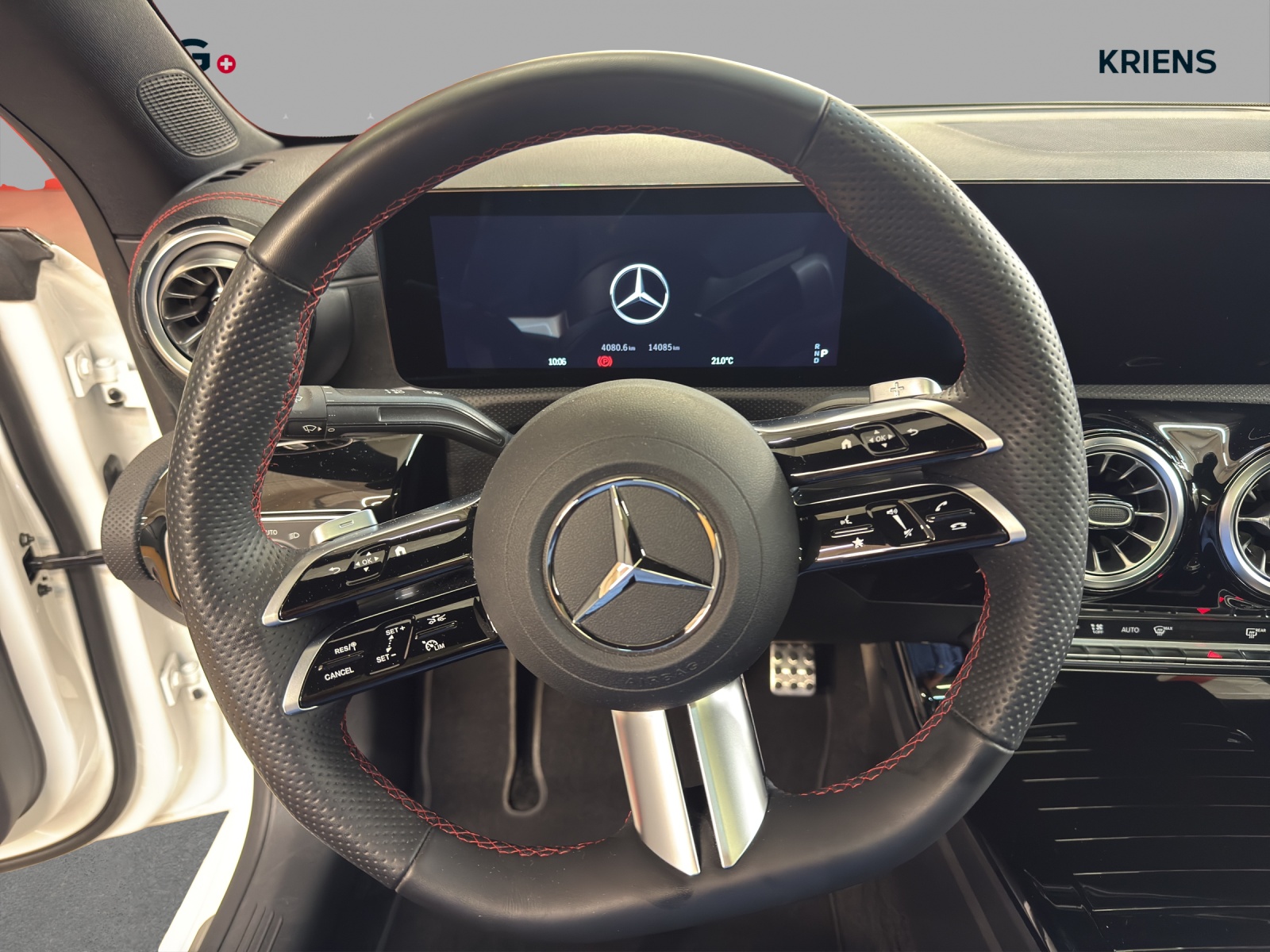 MERCEDES-BENZ CLA 220 4M - AMG / Rückfahrkamera / Standheizung / Panorama-Dach-image-9