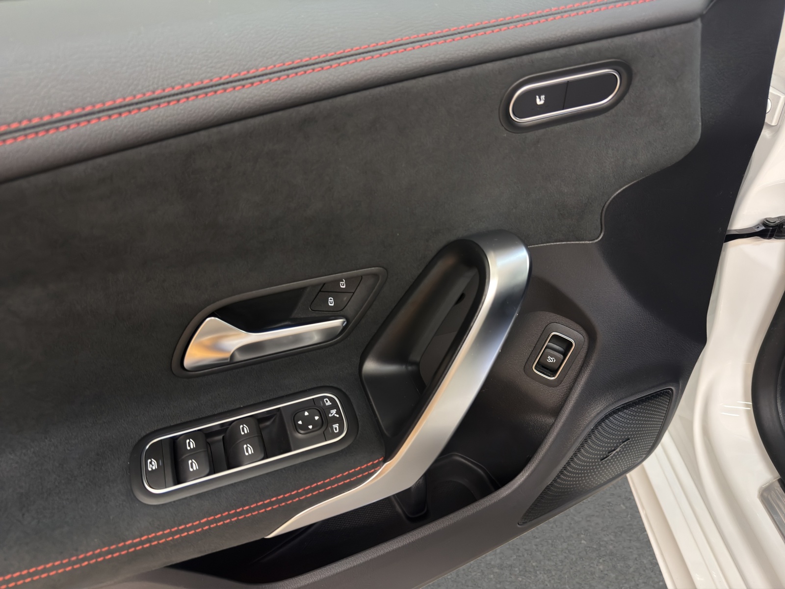 MERCEDES-BENZ CLA 220 4M - AMG / Rückfahrkamera / Standheizung / Panorama-Dach-image-12