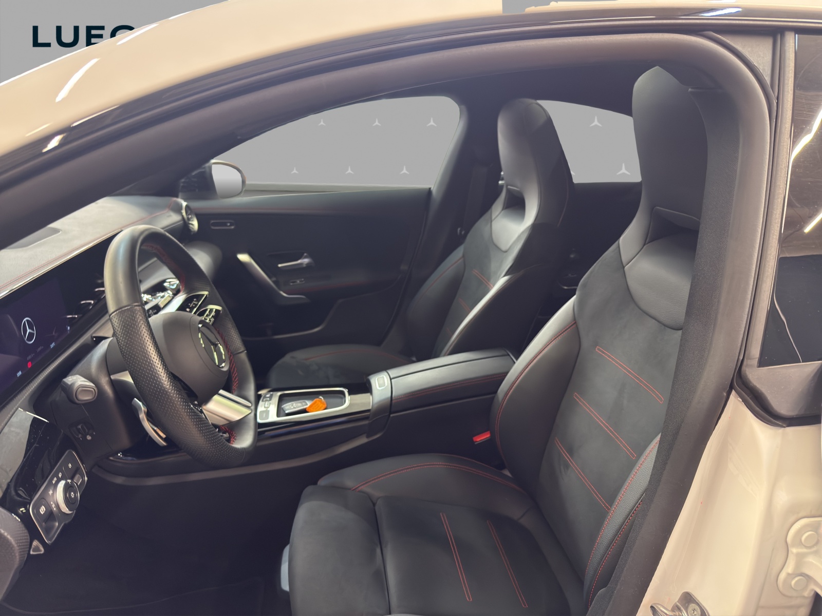 MERCEDES-BENZ CLA 220 4M - AMG / Rückfahrkamera / Standheizung / Panorama-Dach-image-7