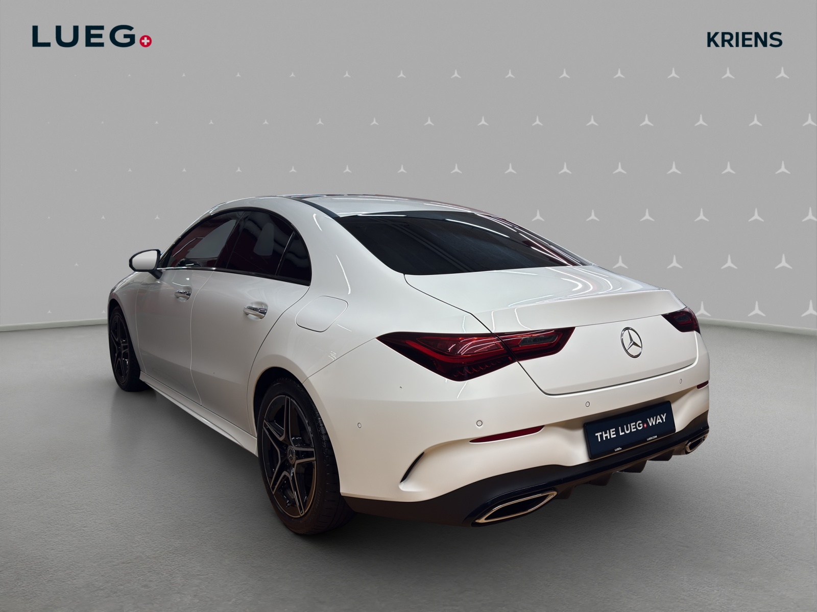 MERCEDES-BENZ CLA 220 4M - AMG / Rückfahrkamera / Standheizung / Panorama-Dach-image-2