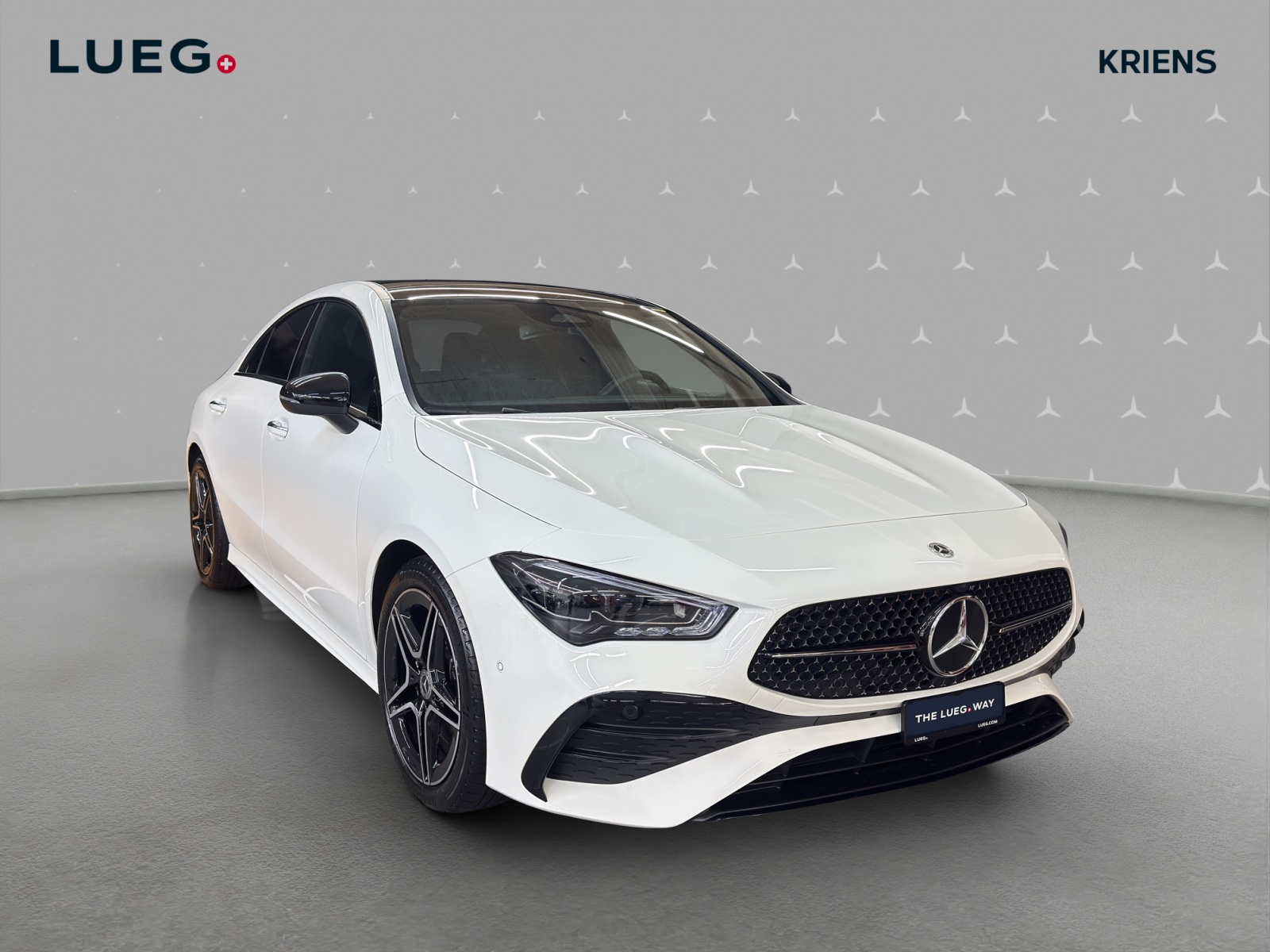 MERCEDES-BENZ CLA 220 4M - AMG / Rückfahrkamera / Standheizung / Panorama-Dach-image-4