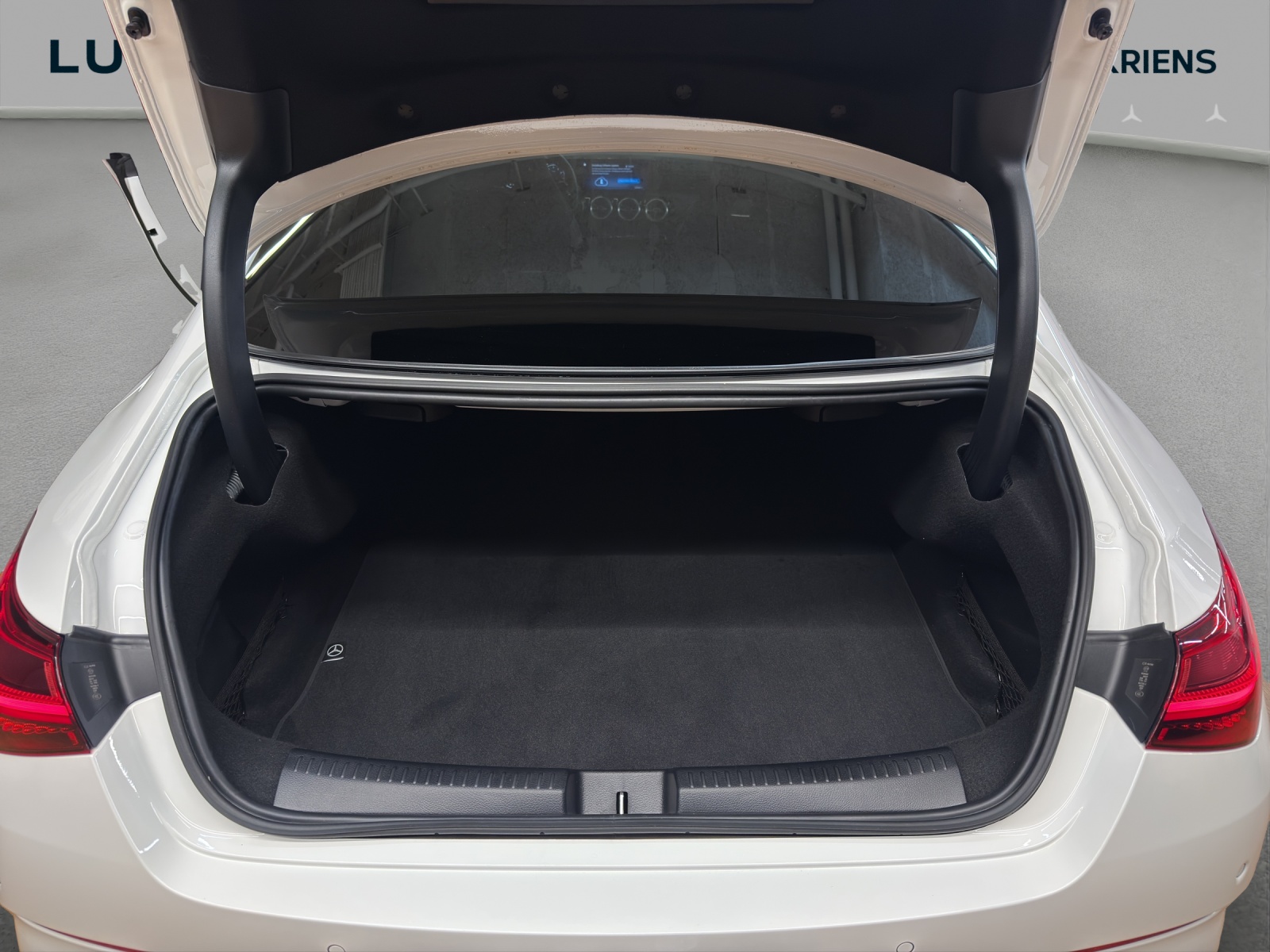 MERCEDES-BENZ CLA 220 4M - AMG / Rückfahrkamera / Standheizung / Panorama-Dach-image-14