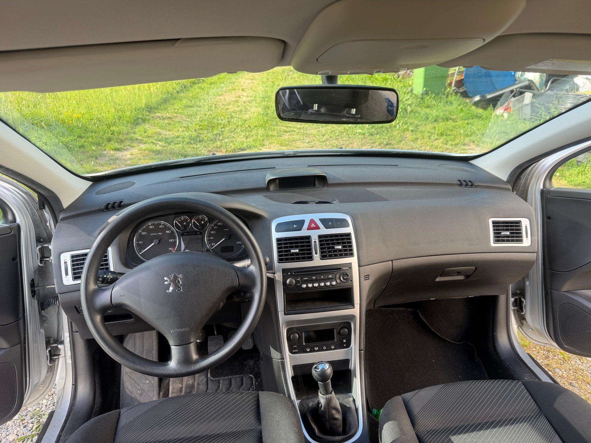 PEUGEOT 307 2.0 16V Platinum Edition-image-8