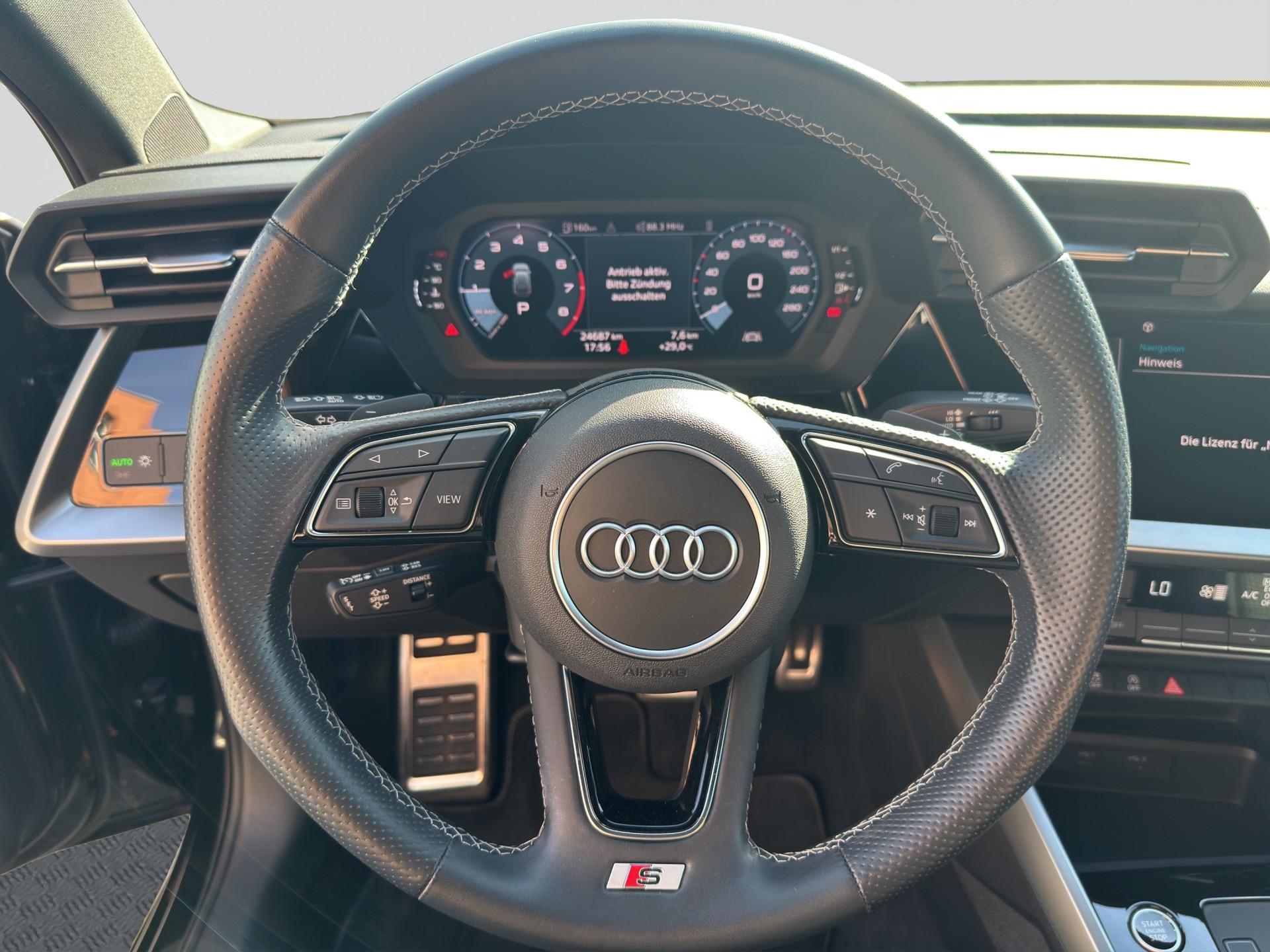 AUDI A3 Sportback 30TFSI S line S-tronic-image-9
