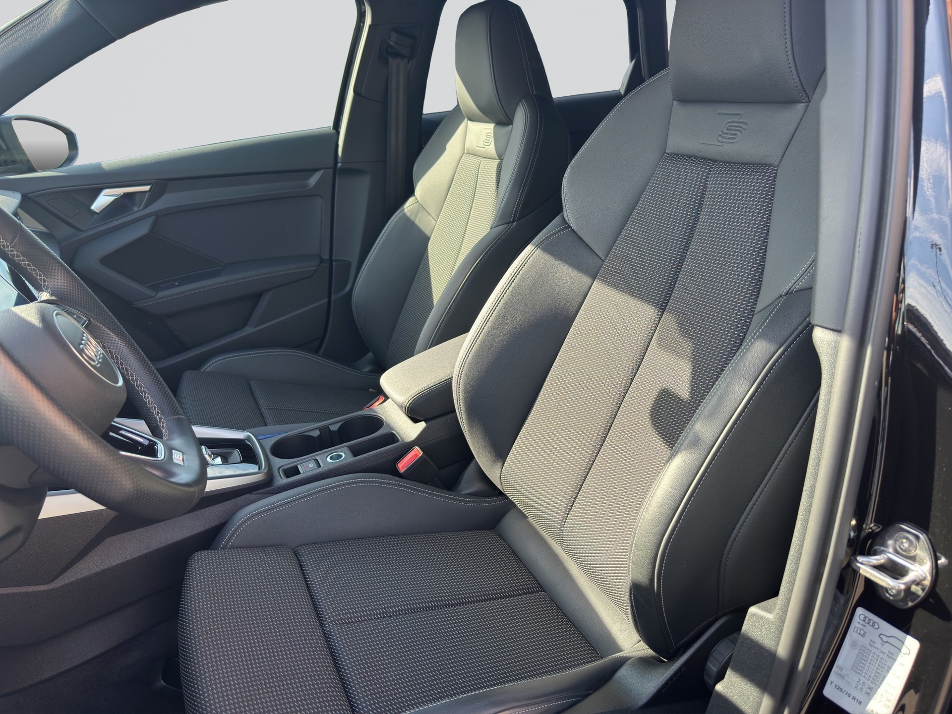 AUDI A3 Sportback 30TFSI S line S-tronic-image-5