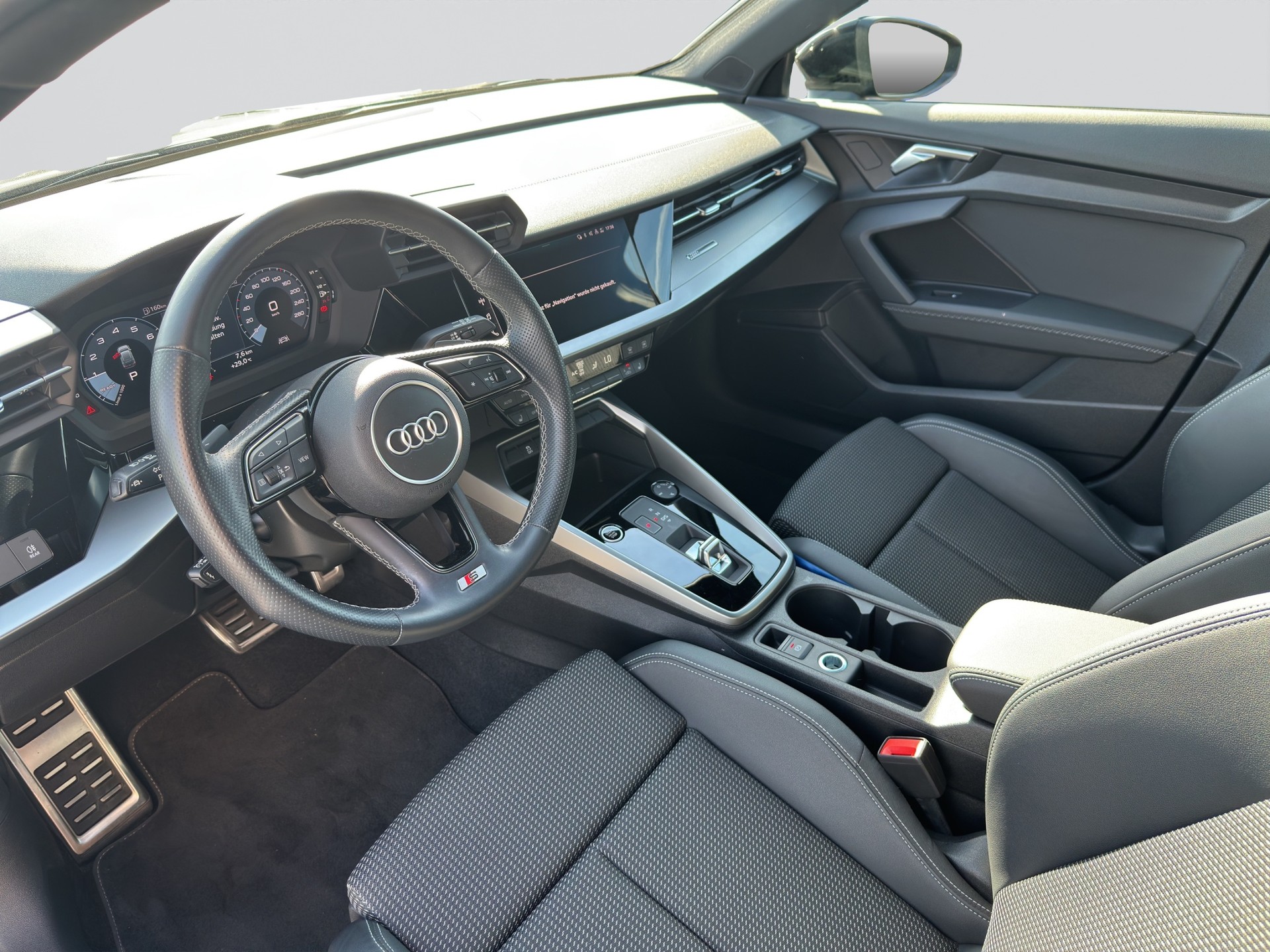 AUDI A3 Sportback 30TFSI S line S-tronic-image-6