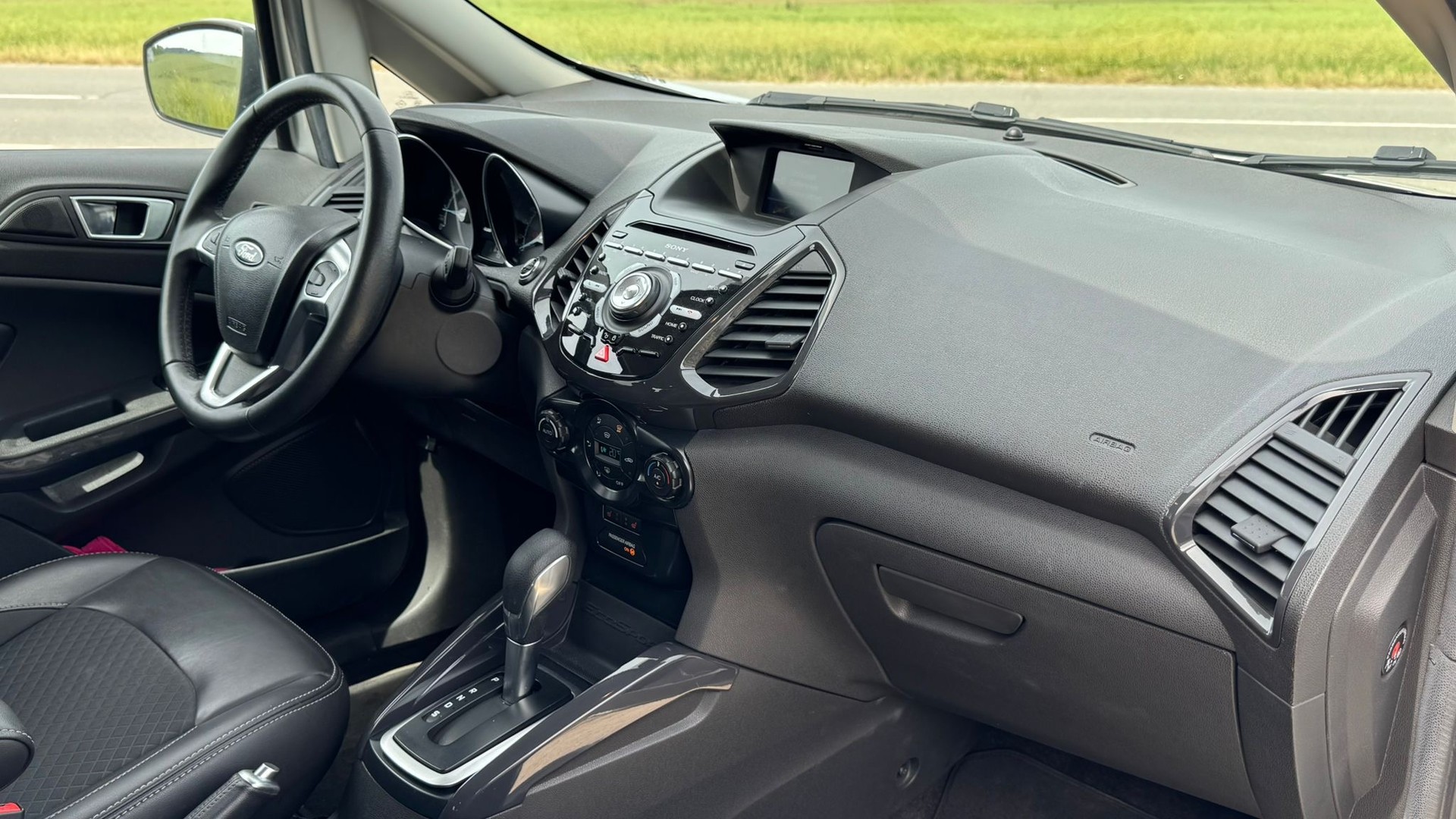 FORD EcoSport 1.5 Trend PowerShift-image-8