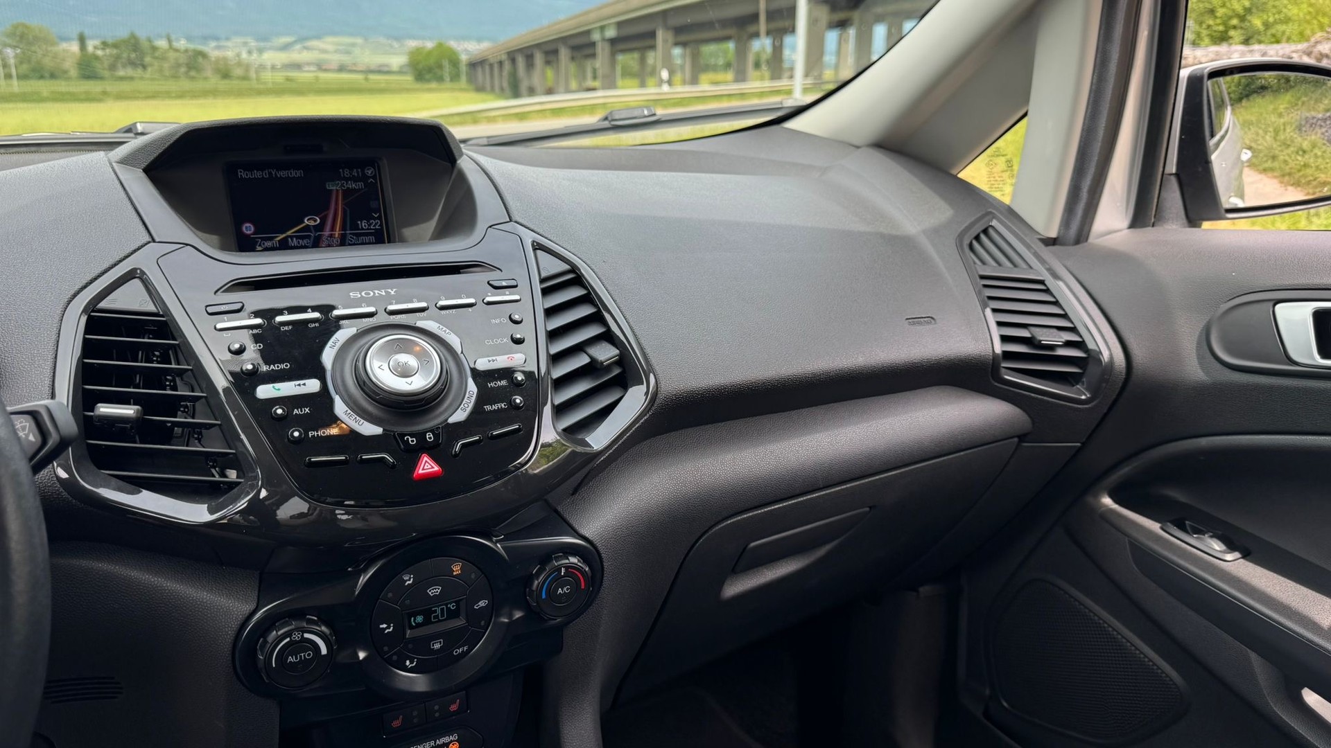 FORD EcoSport 1.5 Trend PowerShift-image-12