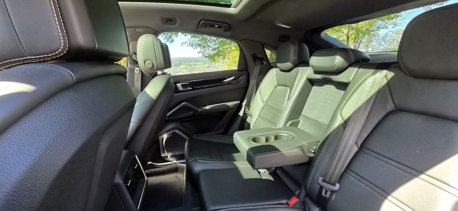 PORSCHE Cayenne Coupé E-Hybrid-image-5