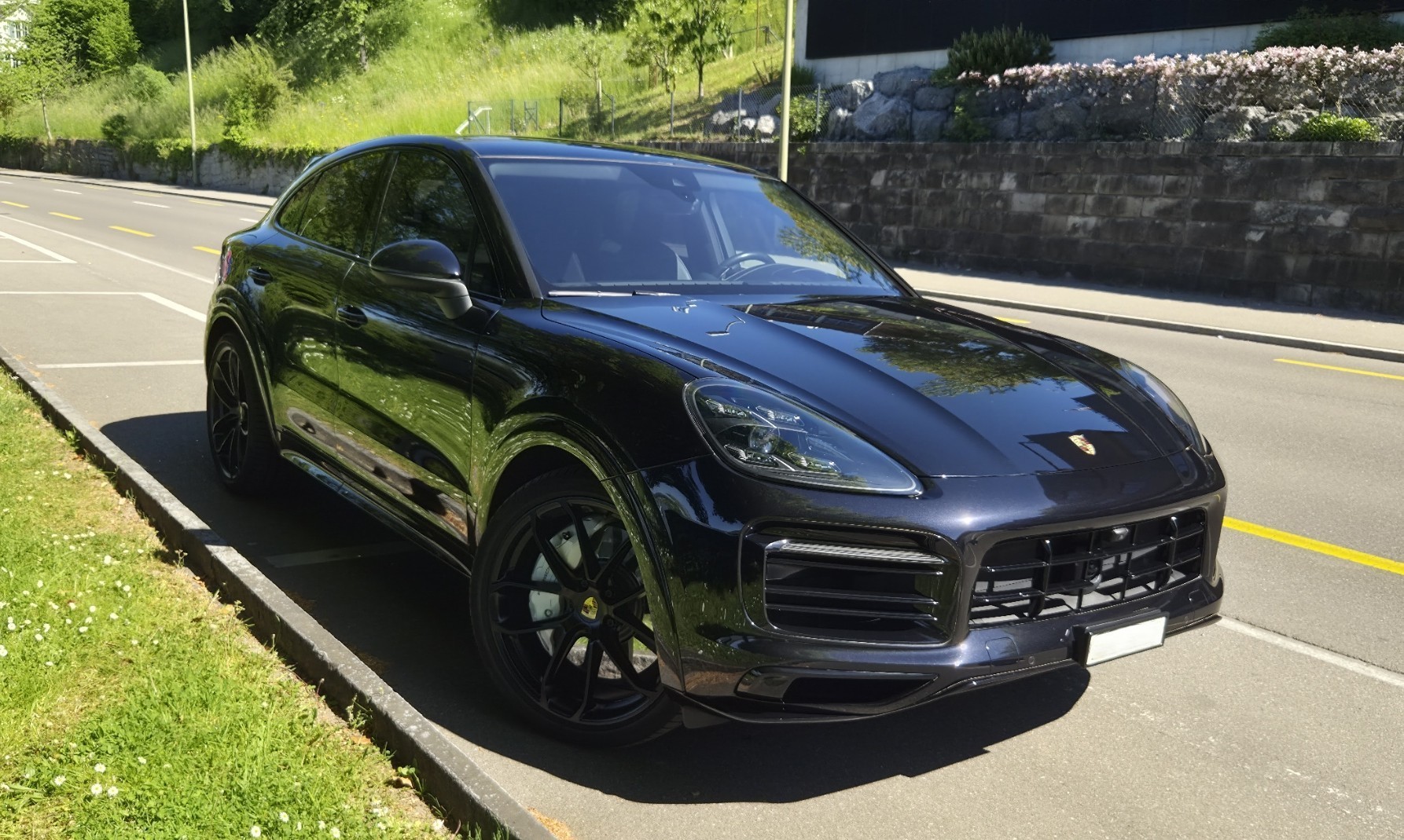 PORSCHE Cayenne Coupé E-Hybrid-image-1
