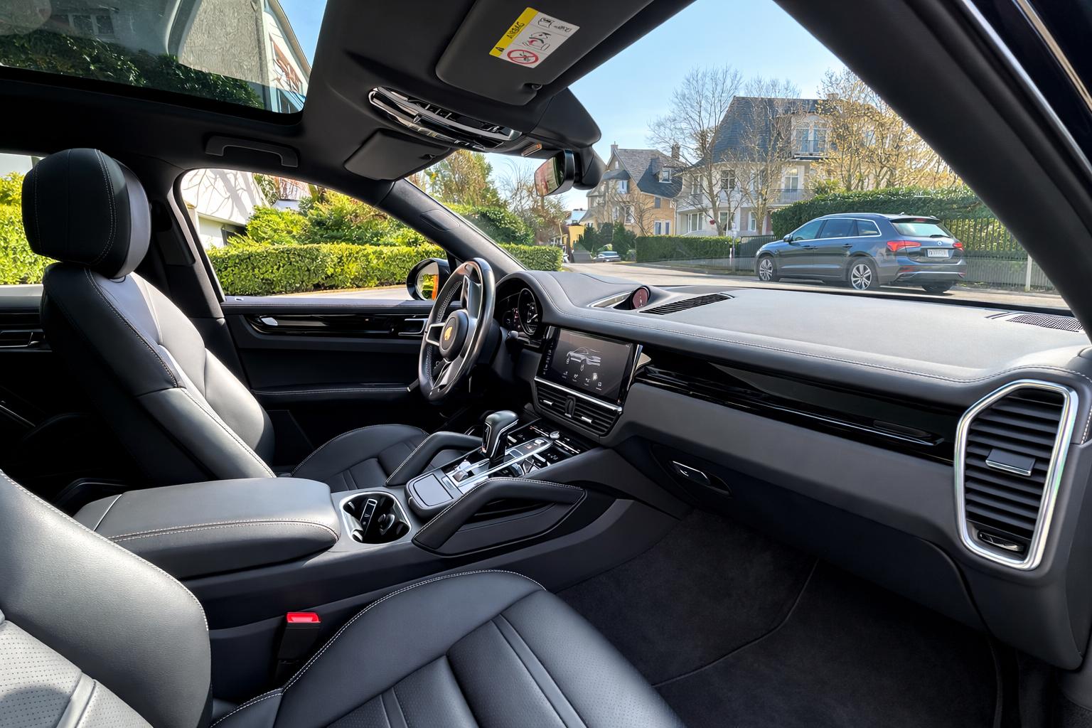 PORSCHE Cayenne Coupé E-Hybrid-image-3