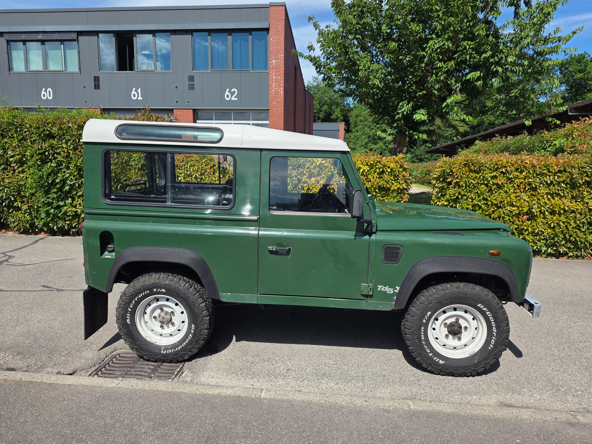 LAND ROVER Defender 90 SW 2.5 Td5-image-1