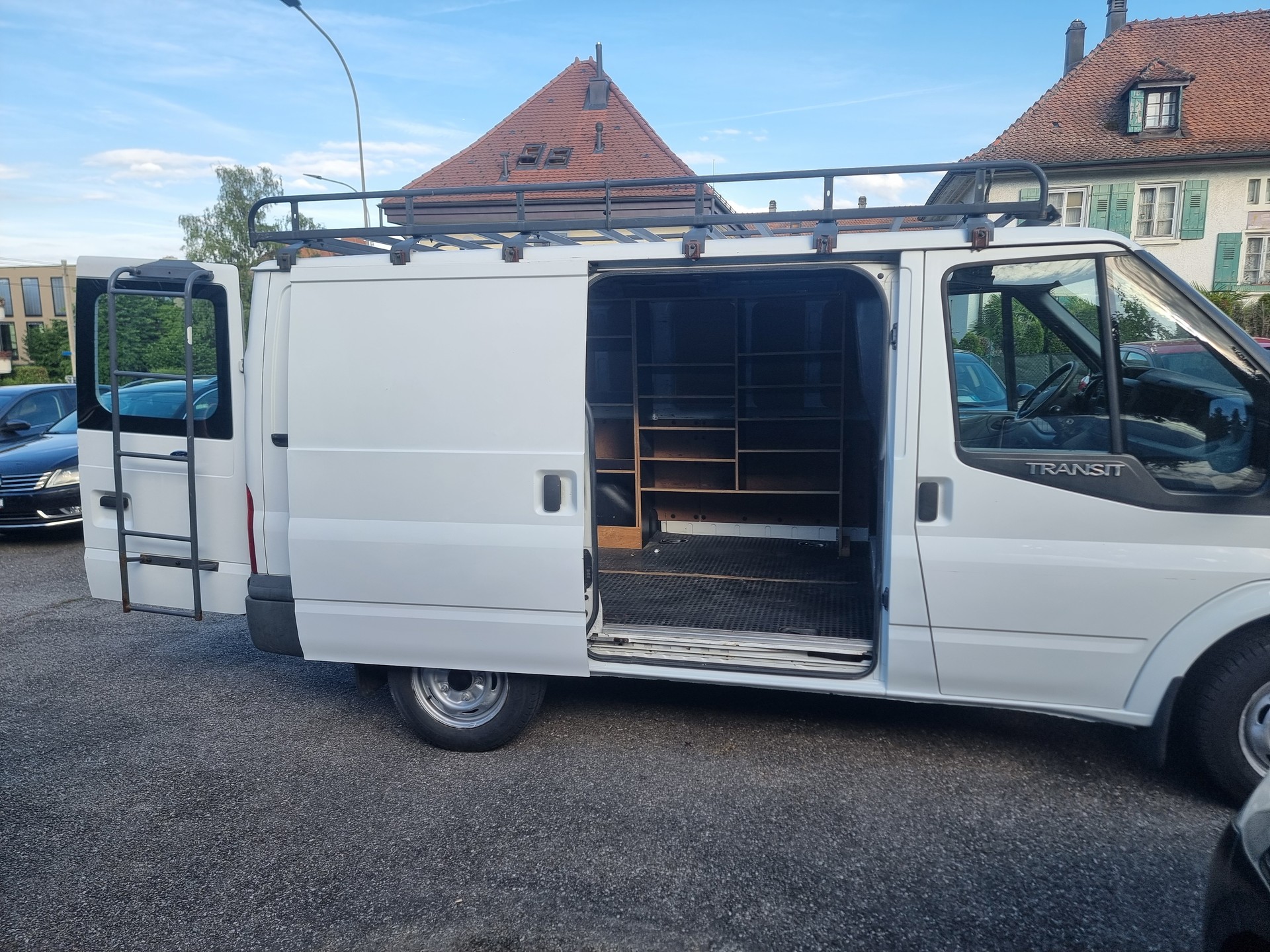 FORD Transit Van 260S Level 2-image-12