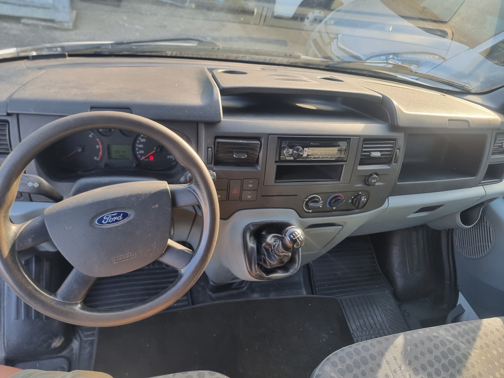 FORD Transit Van 260S Level 2-image-10
