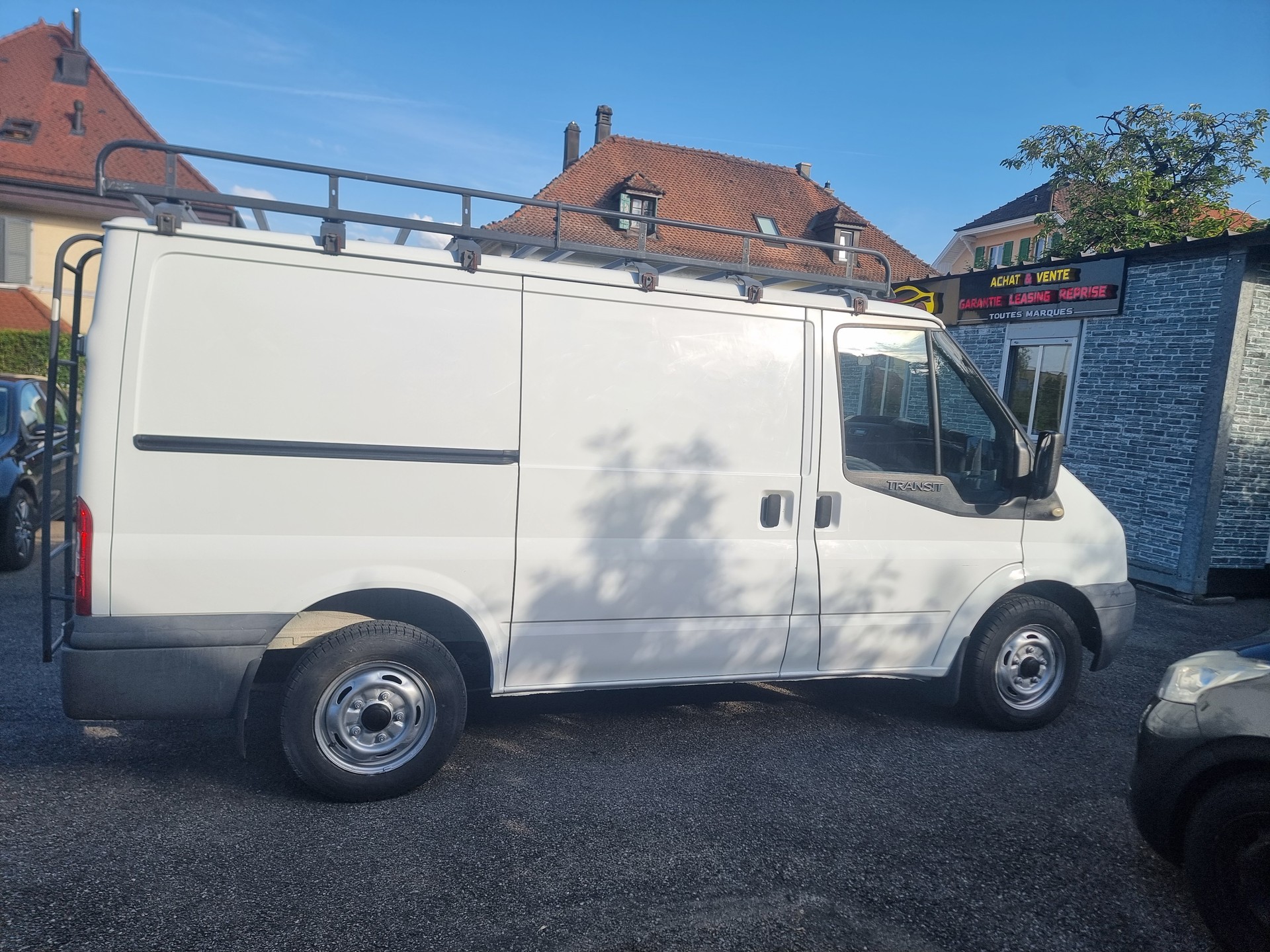 FORD Transit Van 260S Level 2-image-6