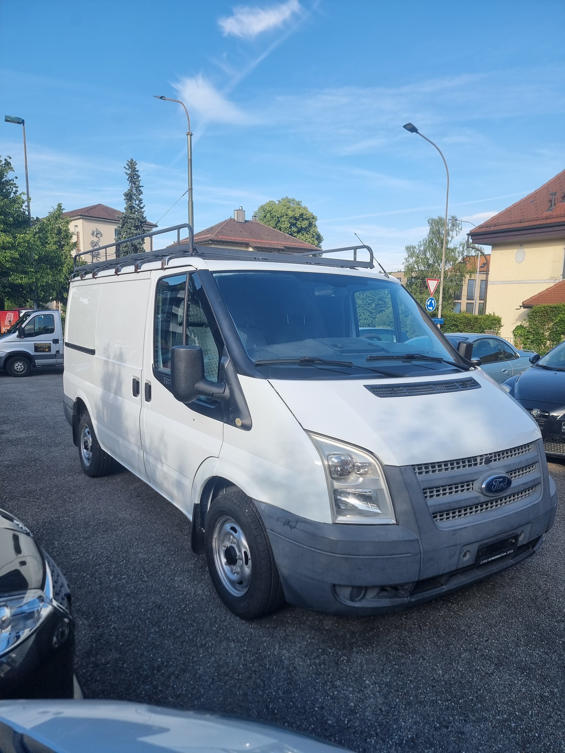 FORD Transit Van 260S Level 2-image-1