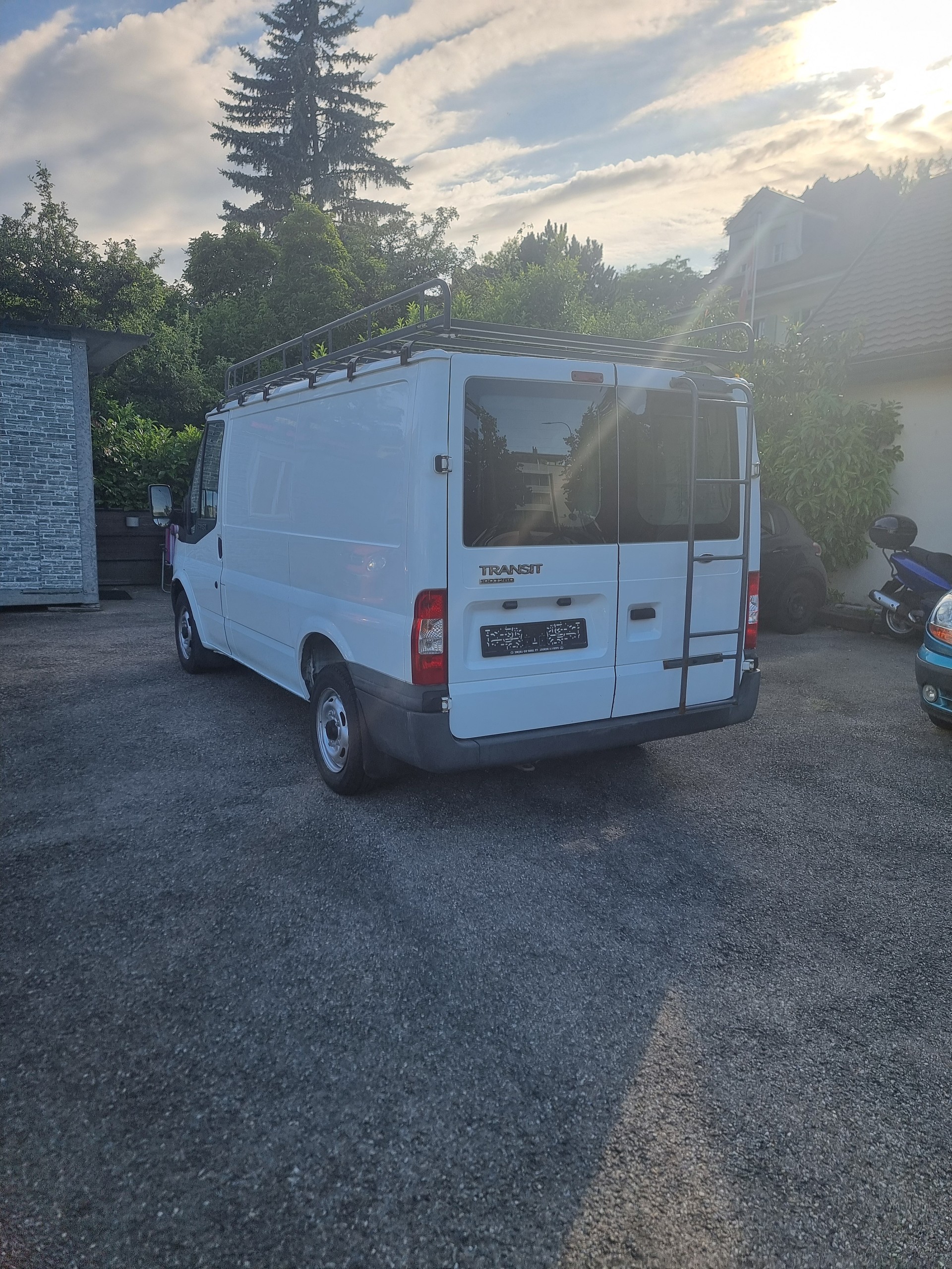 FORD Transit Van 260S Level 2-image-4