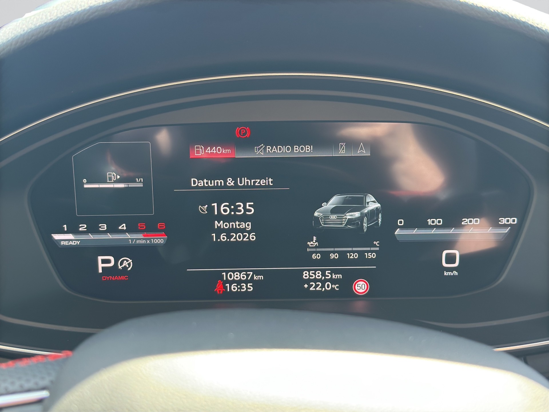 AUDI A4 40 TDI S line S-tronic Black-image-10