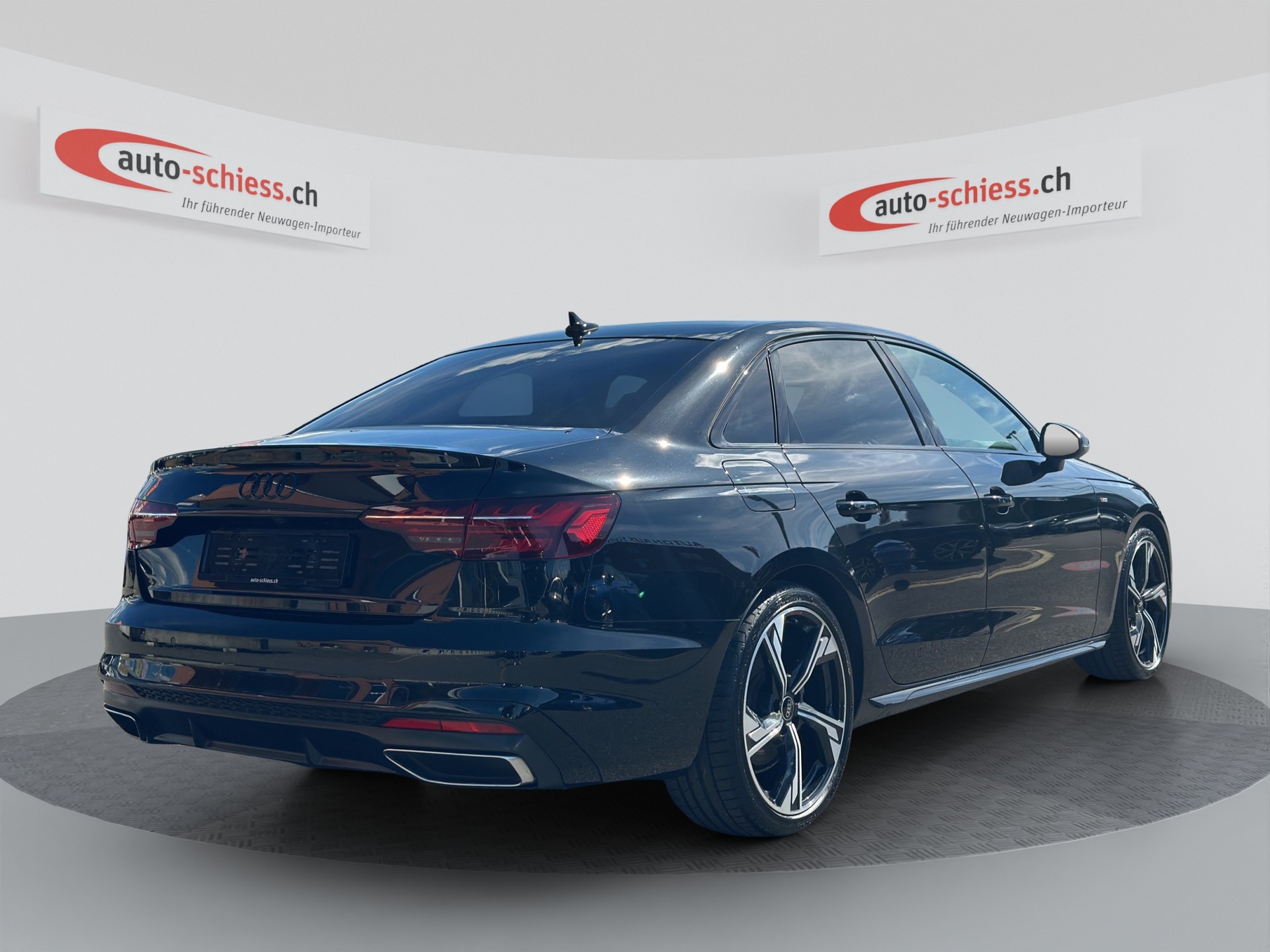 AUDI A4 40 TDI S line S-tronic Black-image-4