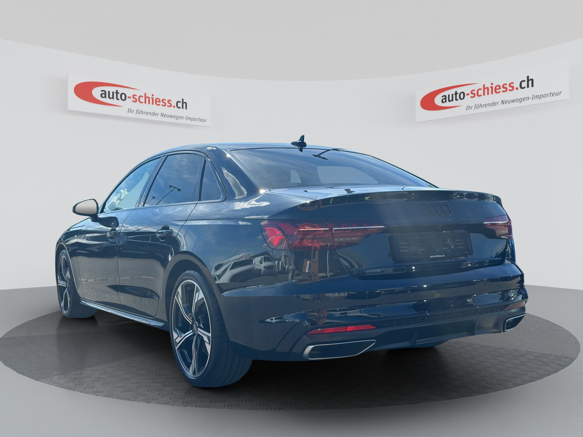 AUDI A4 40 TDI S line S-tronic Black-image-2