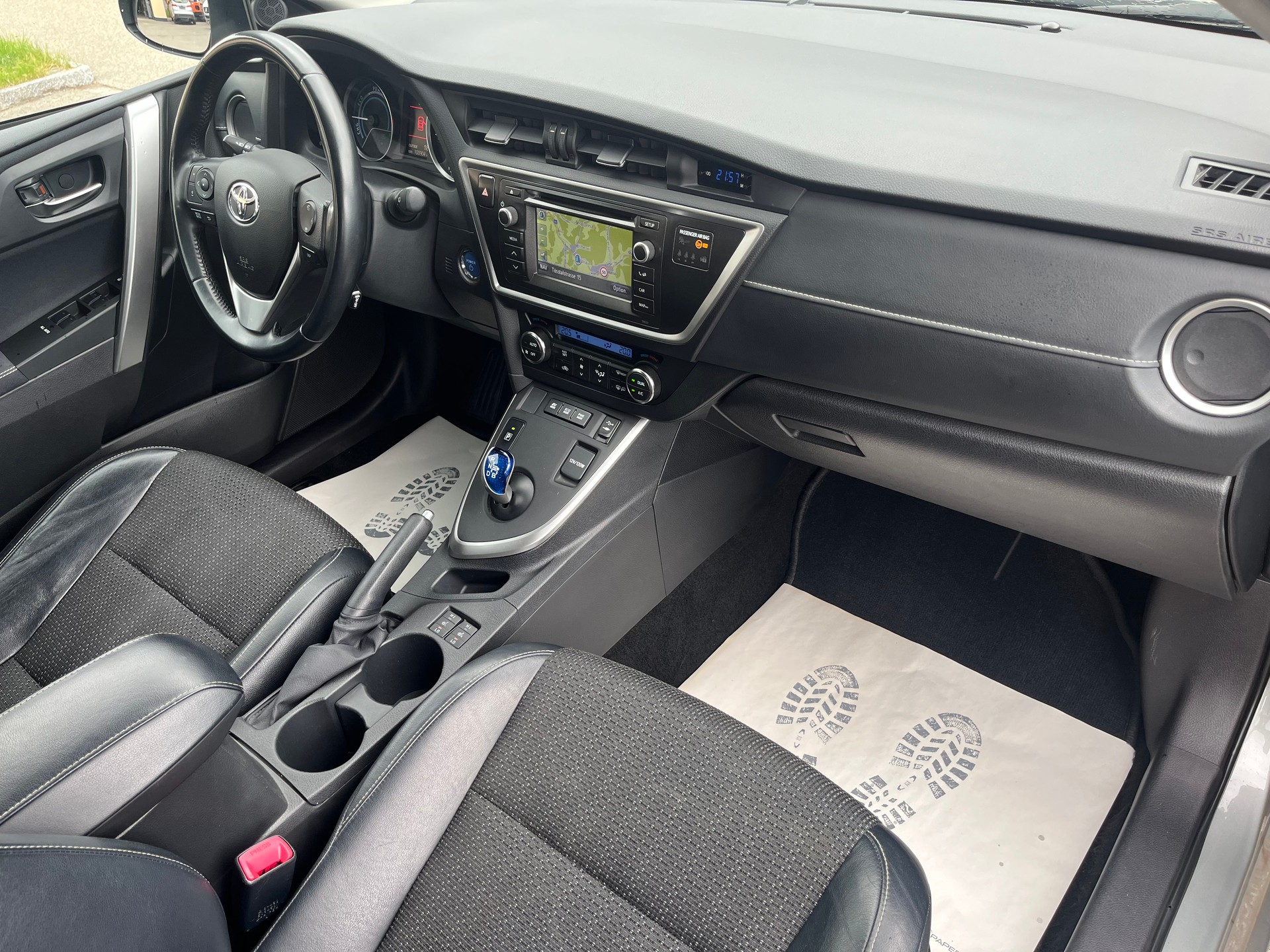 TOYOTA Auris 1.8 16V HSD Linea Sol-image-11