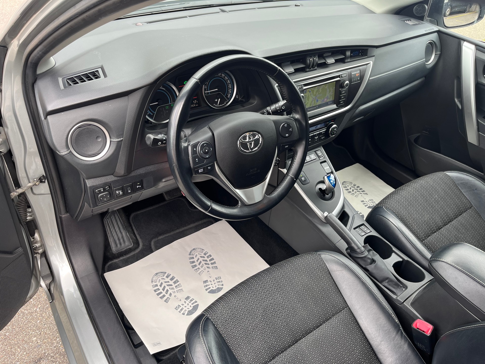 TOYOTA Auris 1.8 16V HSD Linea Sol-image-9