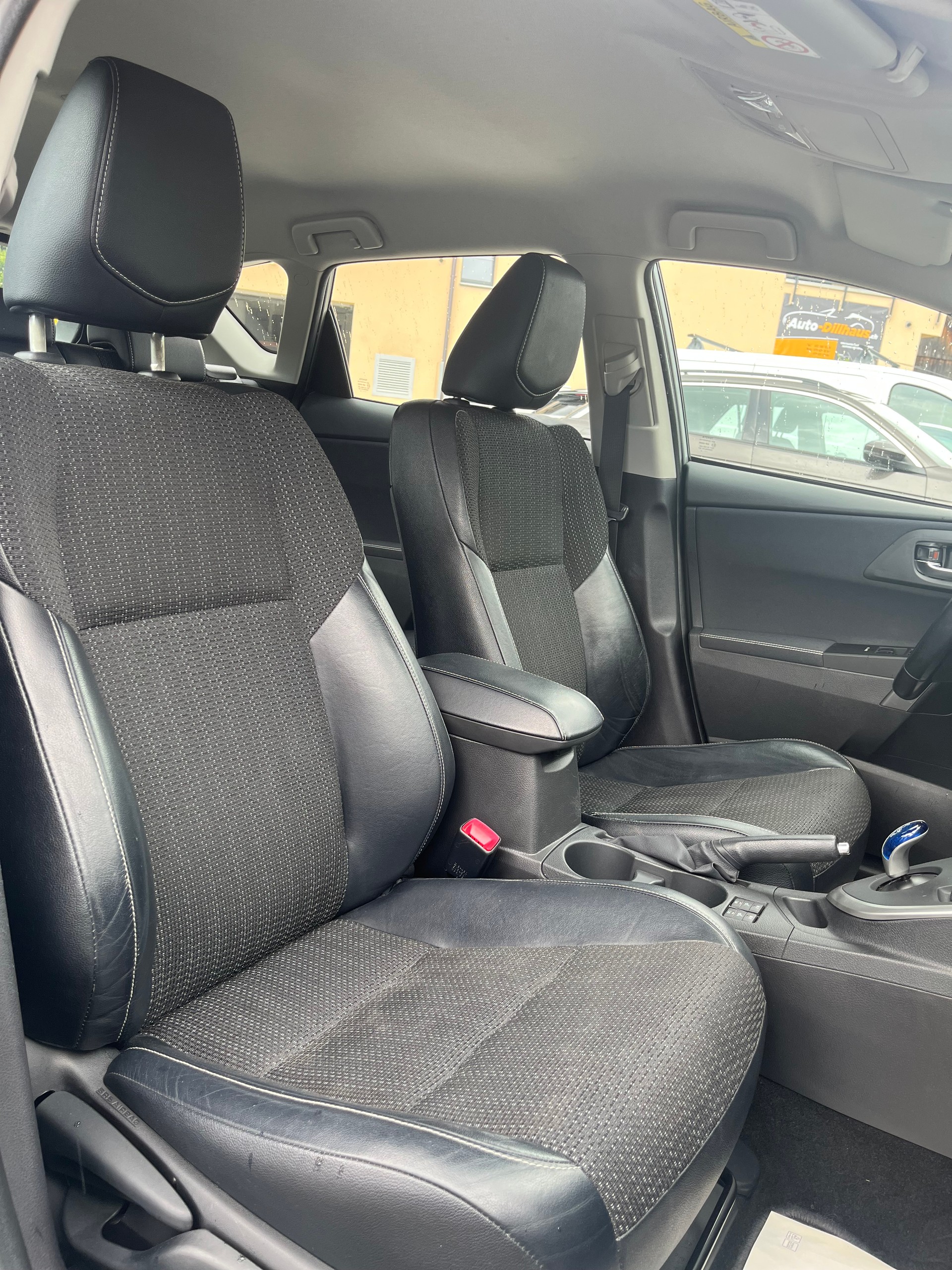 TOYOTA Auris 1.8 16V HSD Linea Sol-image-12