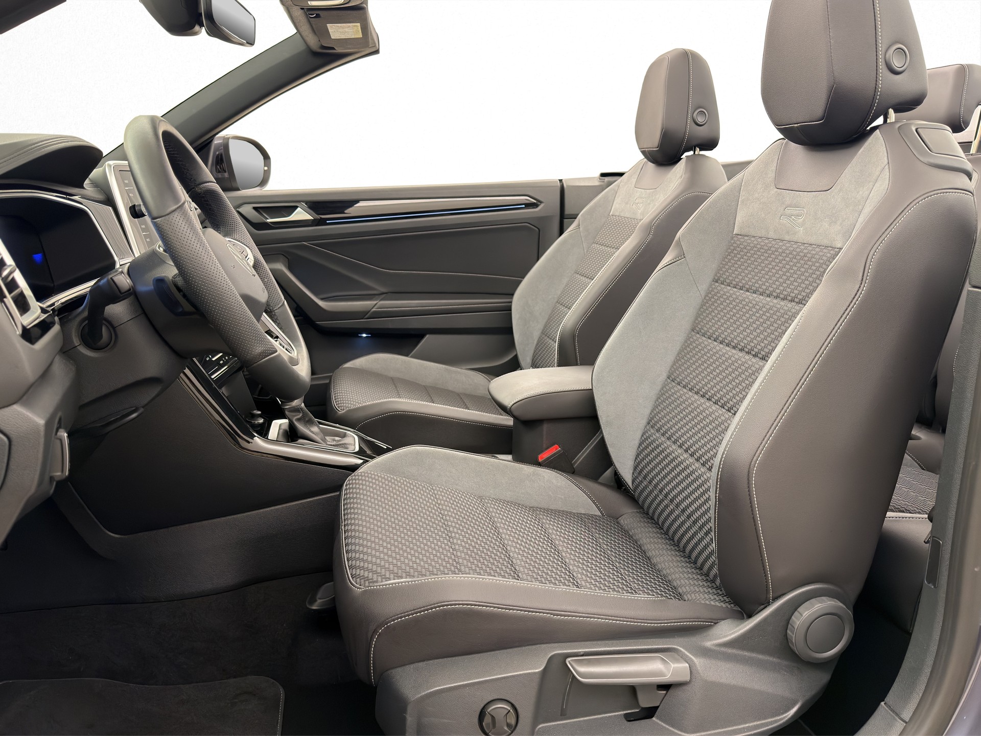 VW T-Roc Cabriolet 1.5 TSI R-Line-image-10
