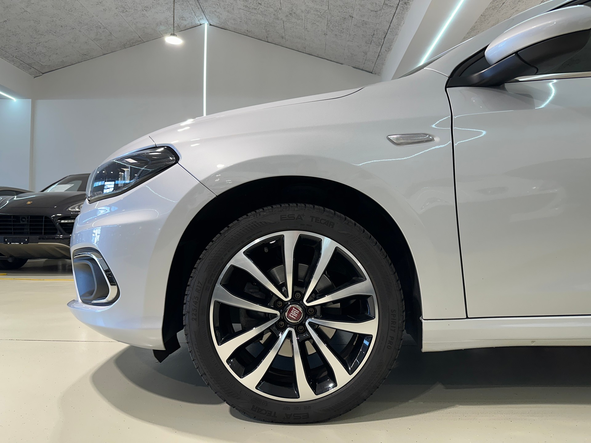 FIAT Tipo 1.6MJ Station Wagon Lounge DCT-image-2